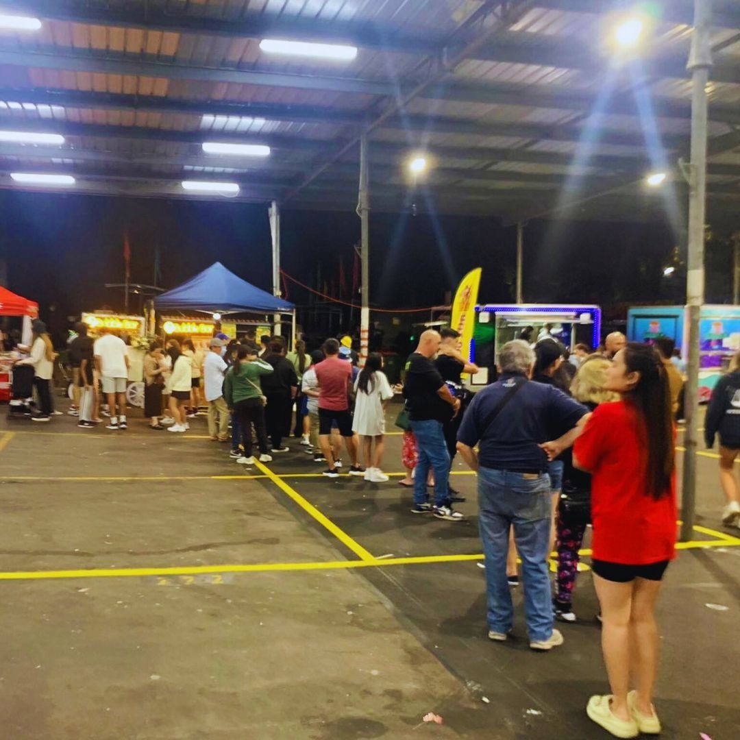 An image of the line we had in the New Years Eve Festival! Our first very long que with over 60 people in line!