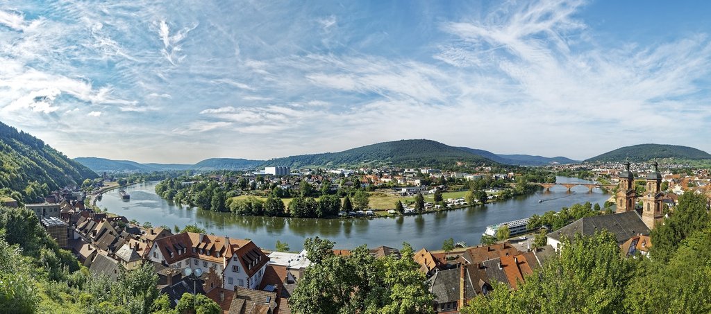 Dein Wohnmobil auf 'nem chilligen Stellplatz in Würzburg, oder? Einfach losfahren!
