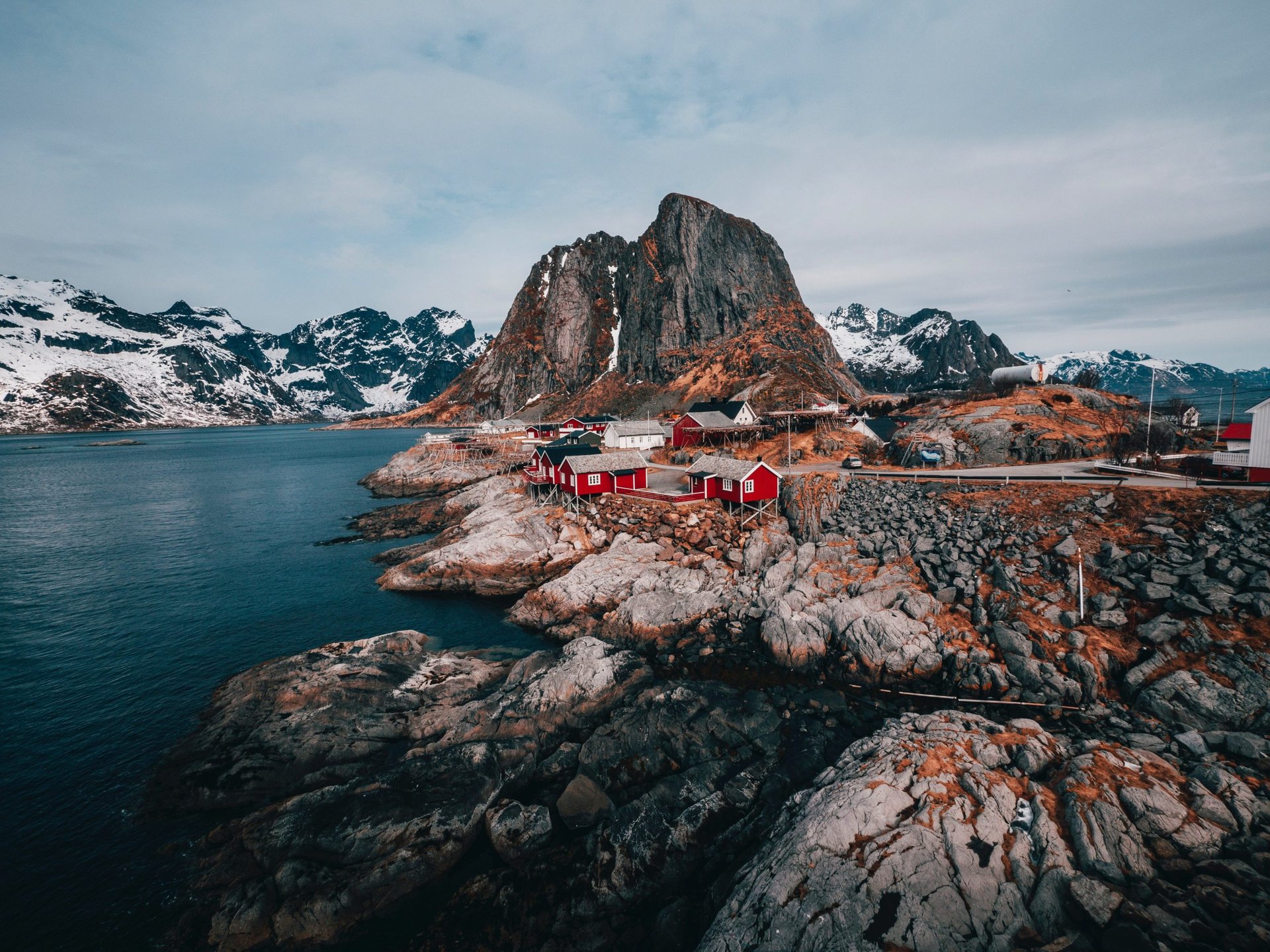 Berg- und Fjordlandschaft entdecken auf Lofoten Rundreise