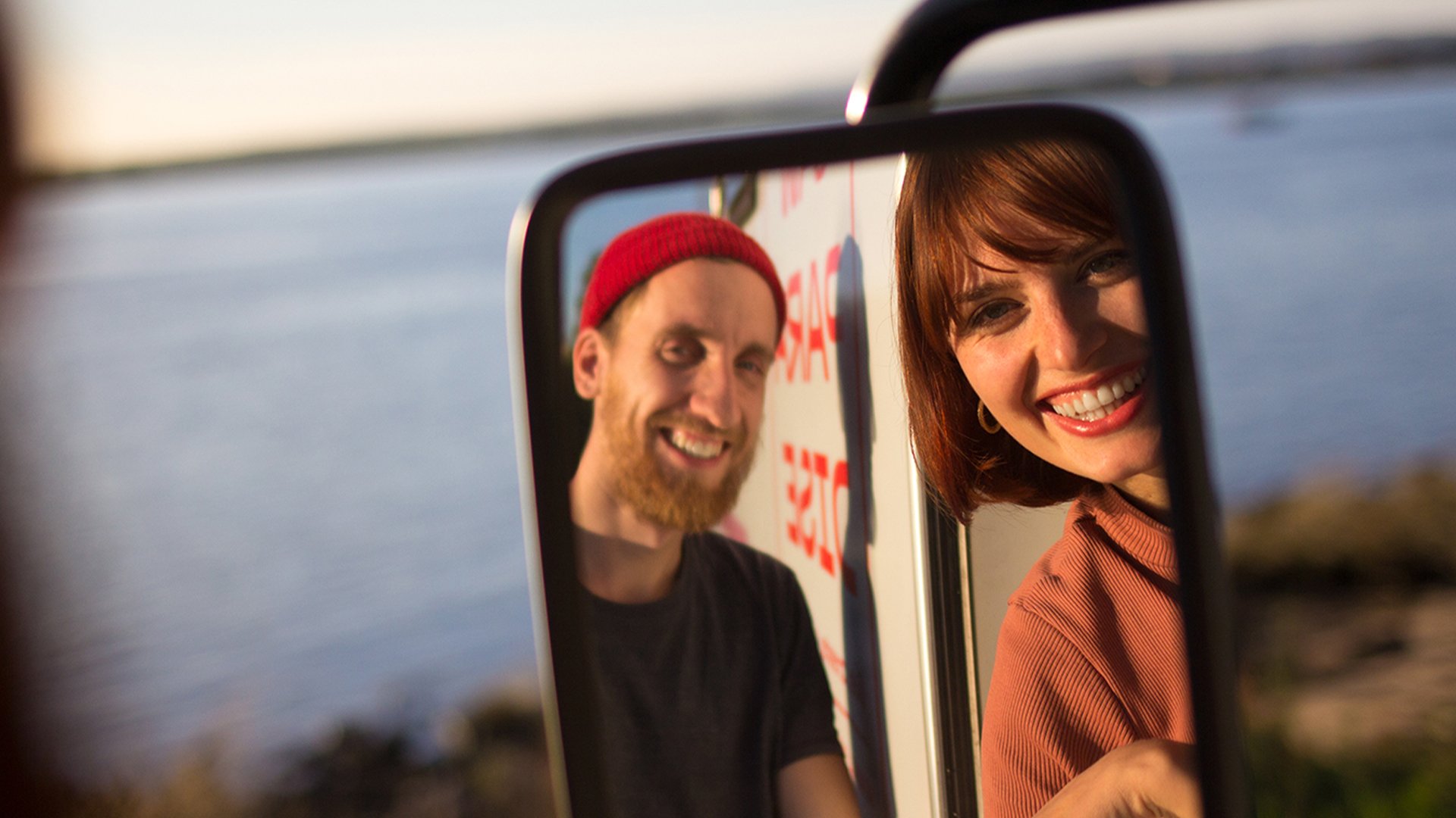 Camperaars maken souvenirs van gerecycled afval