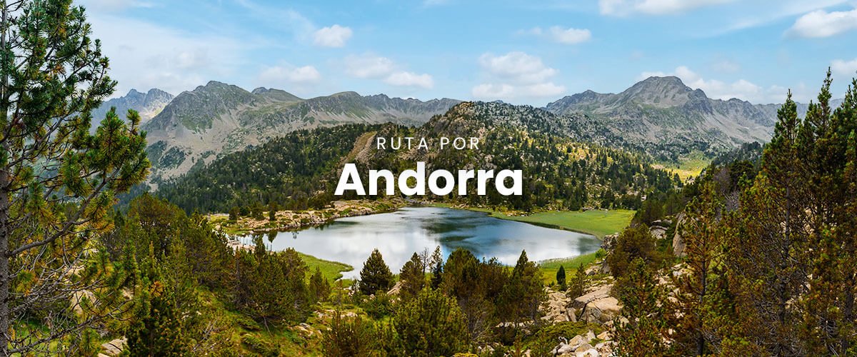 Autocaravana en Andorra con montañas nevadas al fondo, disfrutando de la naturaleza.