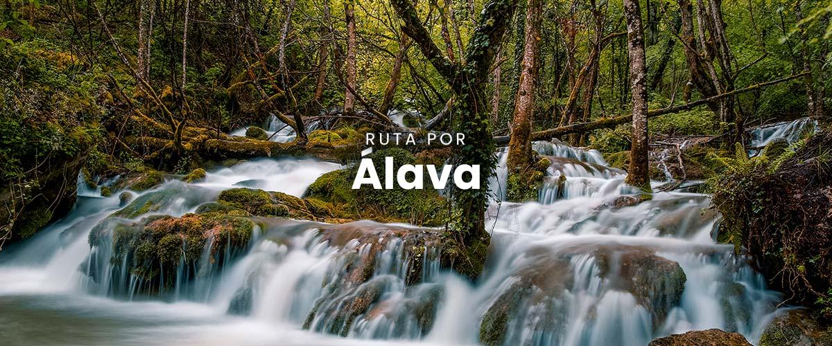 Autocaravana en Álava con montañas al fondo, ideal para ruta y vacaciones en 2022.