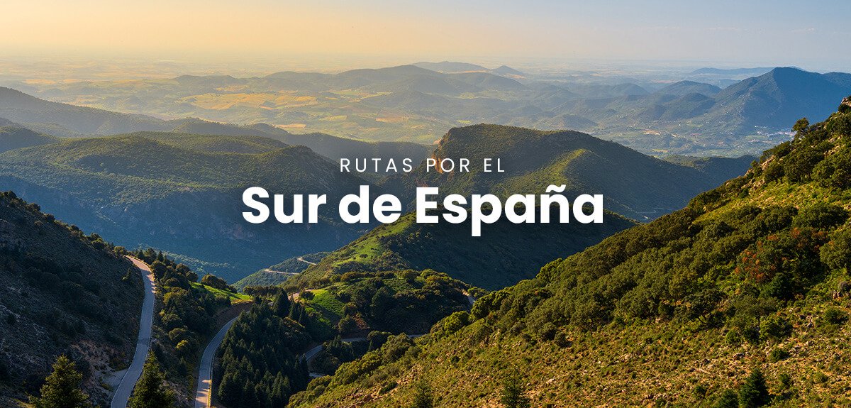 Autocaravana en ruta por Andalucía con pueblos blancos al fondo. Viaje y aventura.