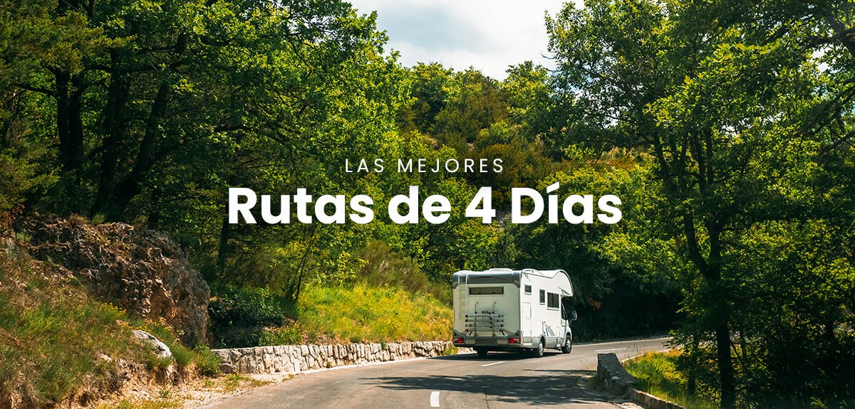 Autocaravana estacionada en la naturaleza con montañas al fondo. Vacaciones y viajes de camping.