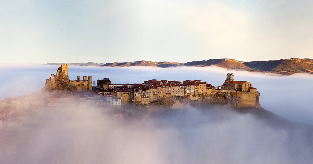 Frías Burgos pueblo más bonito: casas colgantes medieval