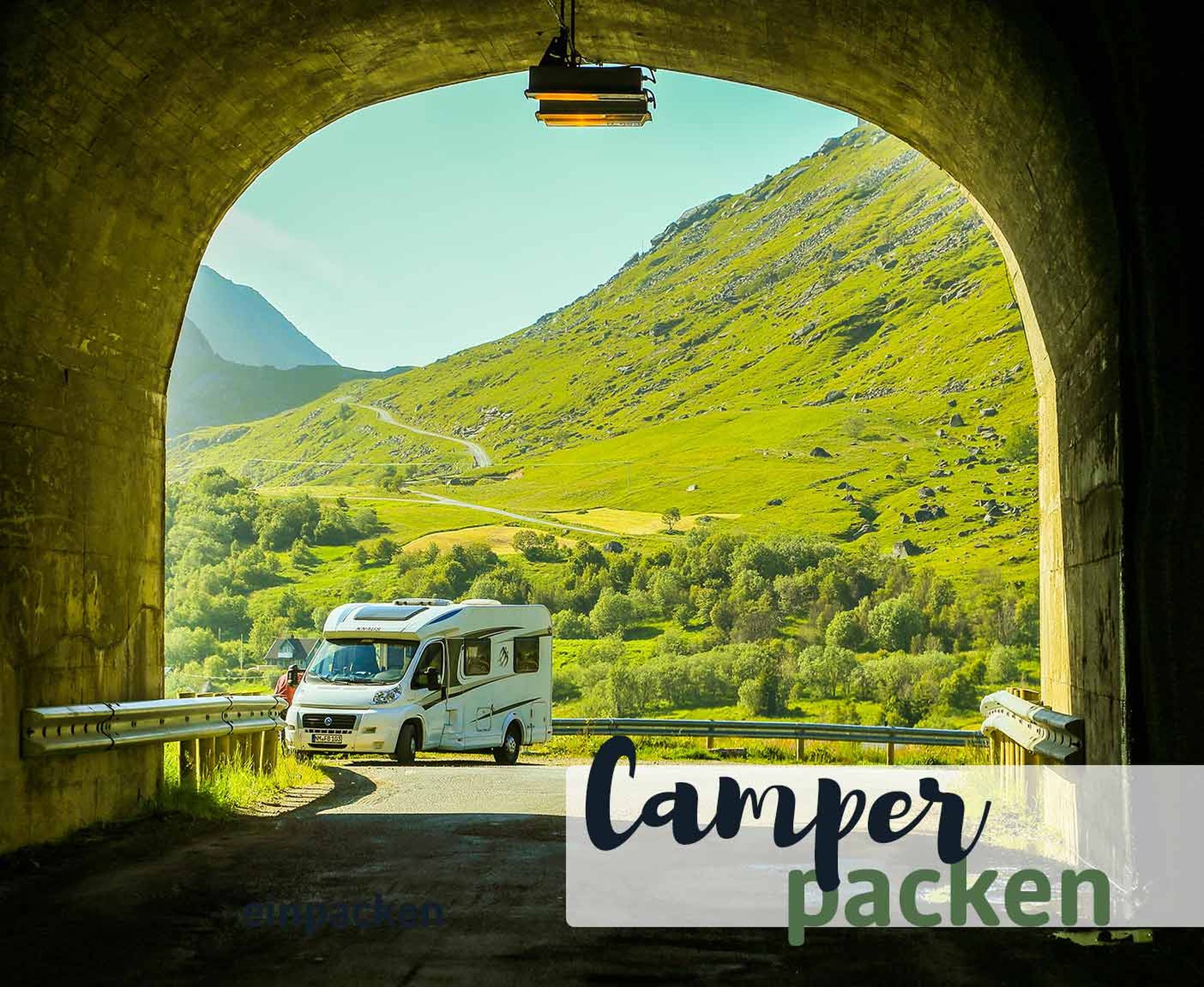 Wohnmobil steht am Ende eines Tunnels, die Landschaft dahinter sind Wiesen und Hügel, Packliste Camping mit PaulCamper