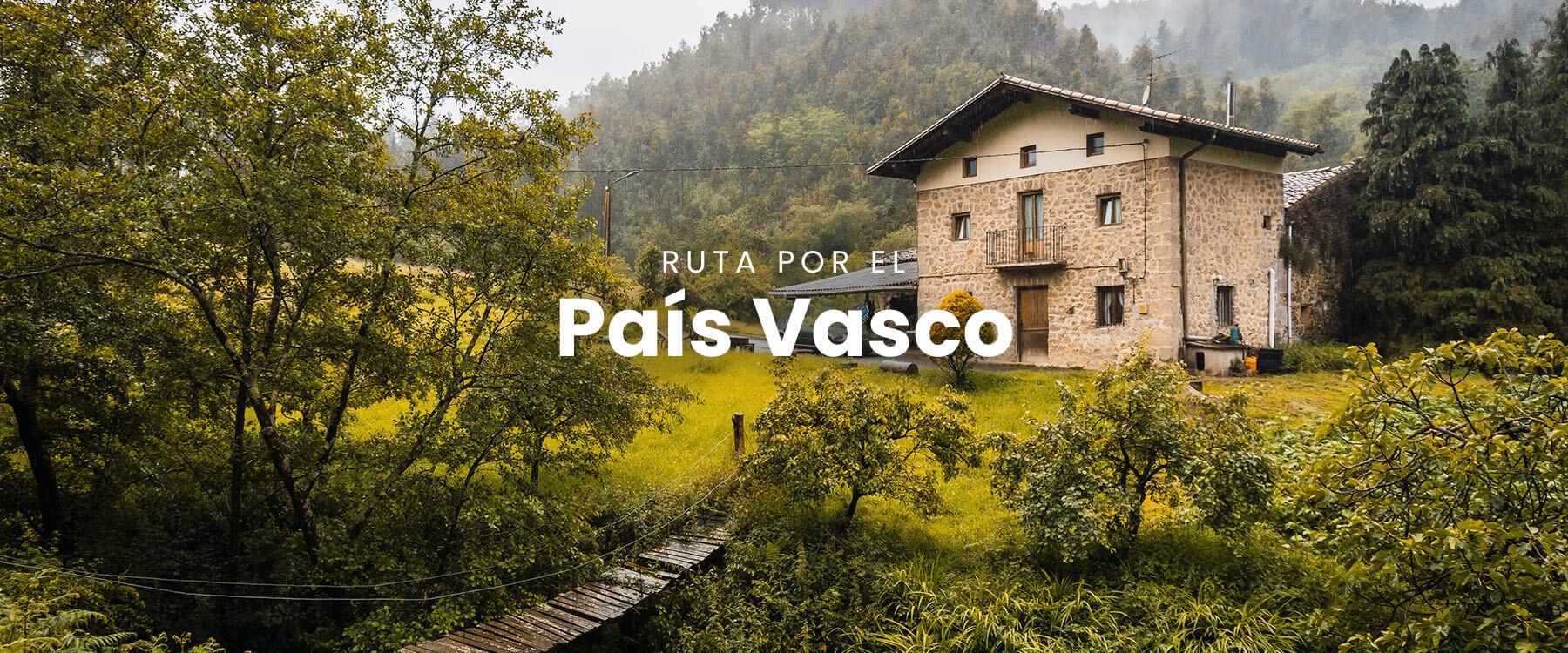 Autocaravana con vistas a la costa vasca; viaje por carretera y camping en País Vasco.