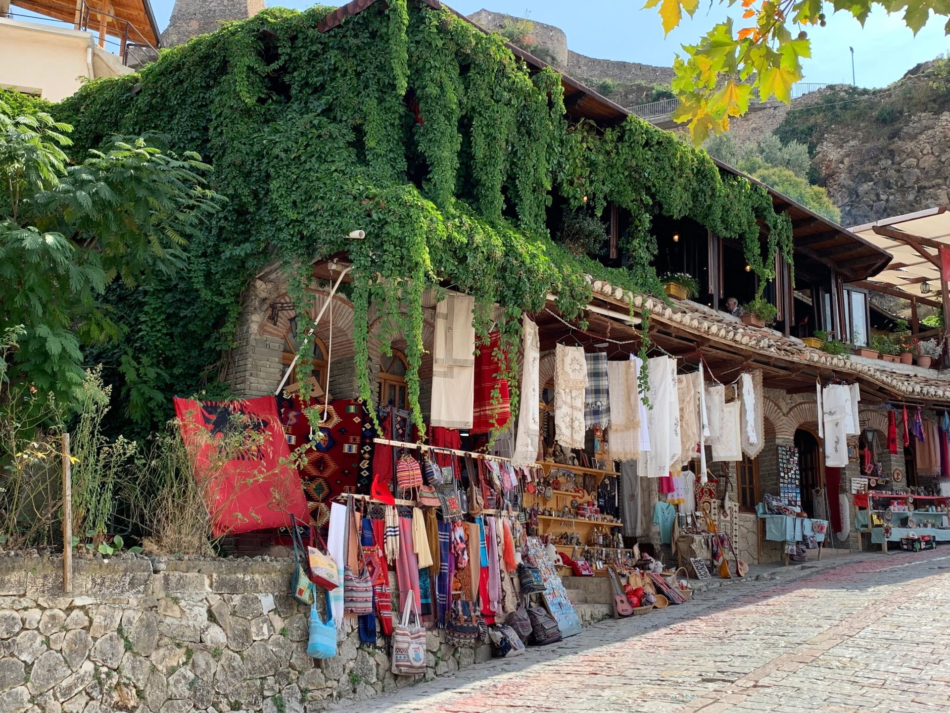 Krujë besichtigen beim Camping in Albanien