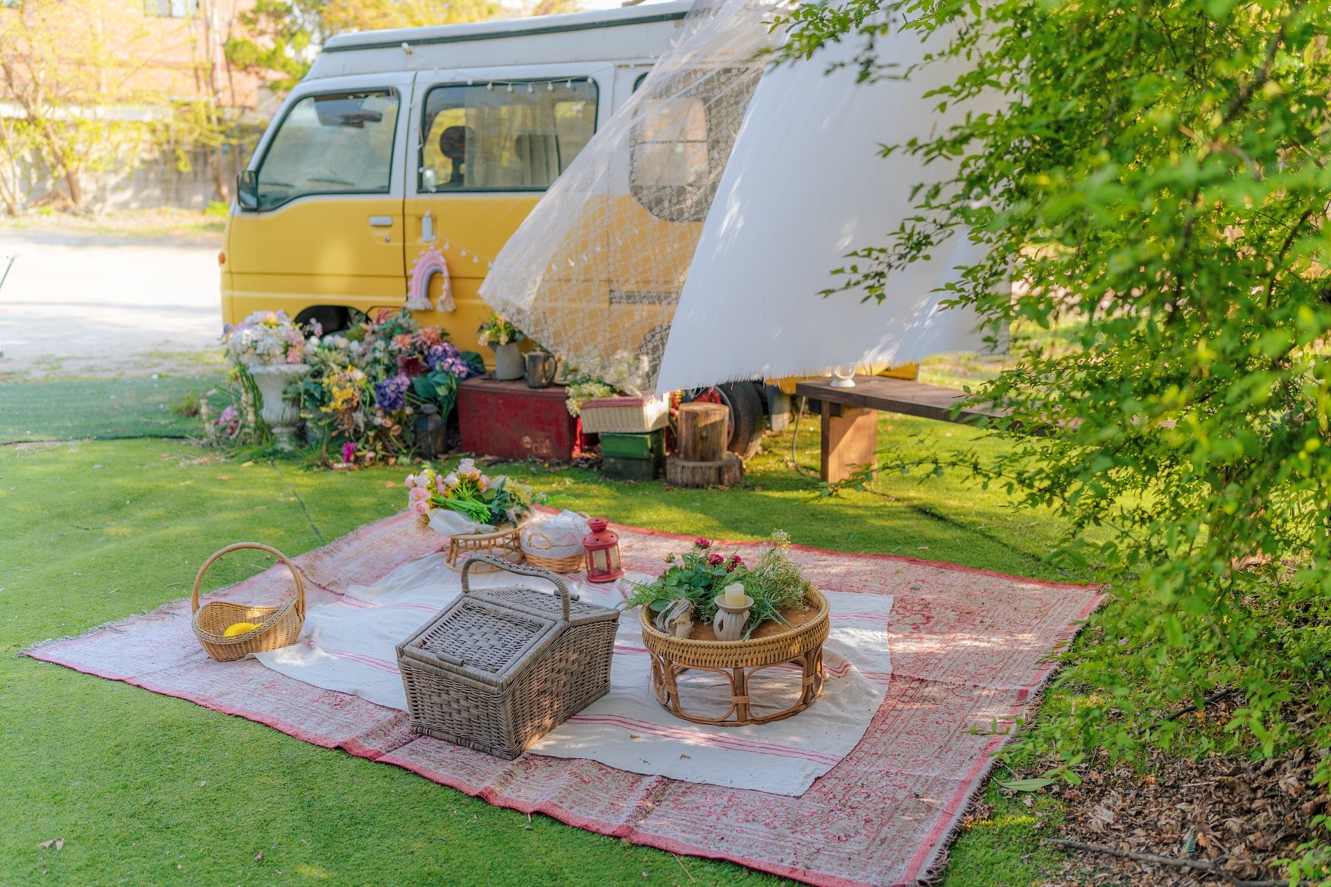 Osterurlaub im Wohnmobil:  Campingplätze & traumhafte Reiseziele in Europa entdecken!