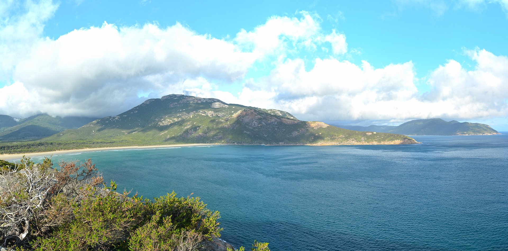 Bushwalker admiring the view in the Victorian Alps. Day hike goals!