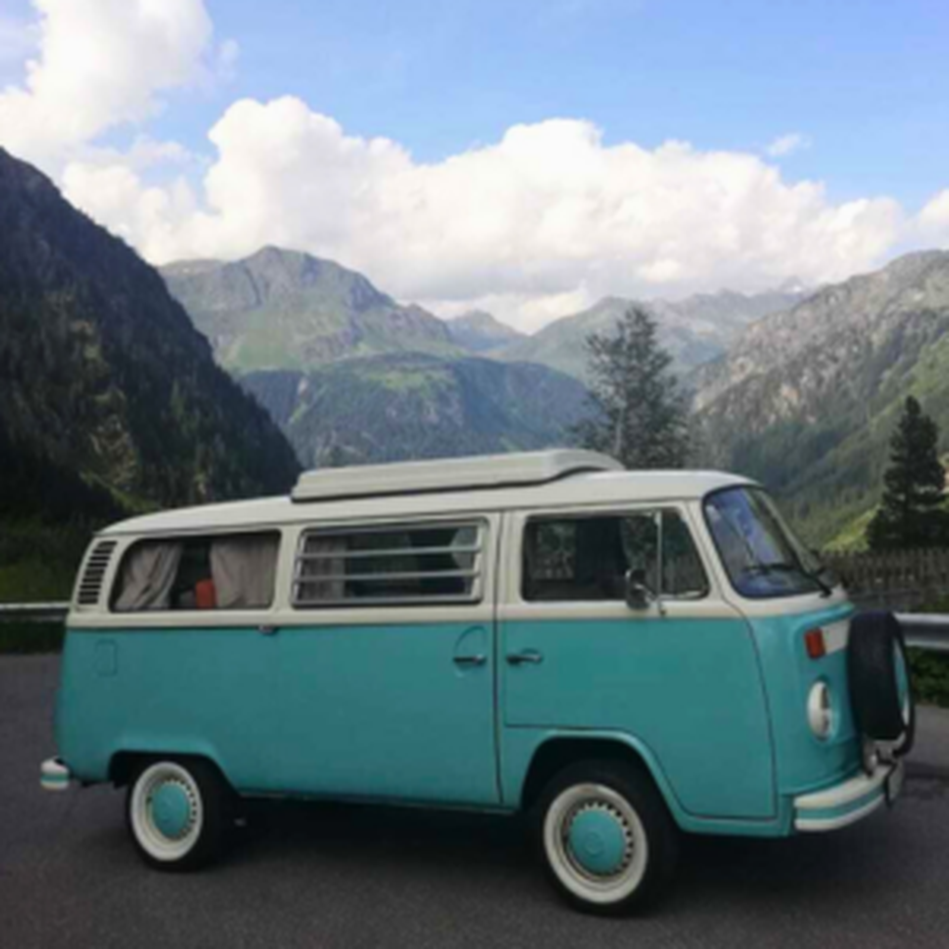 T2 Bus hellblau in traun