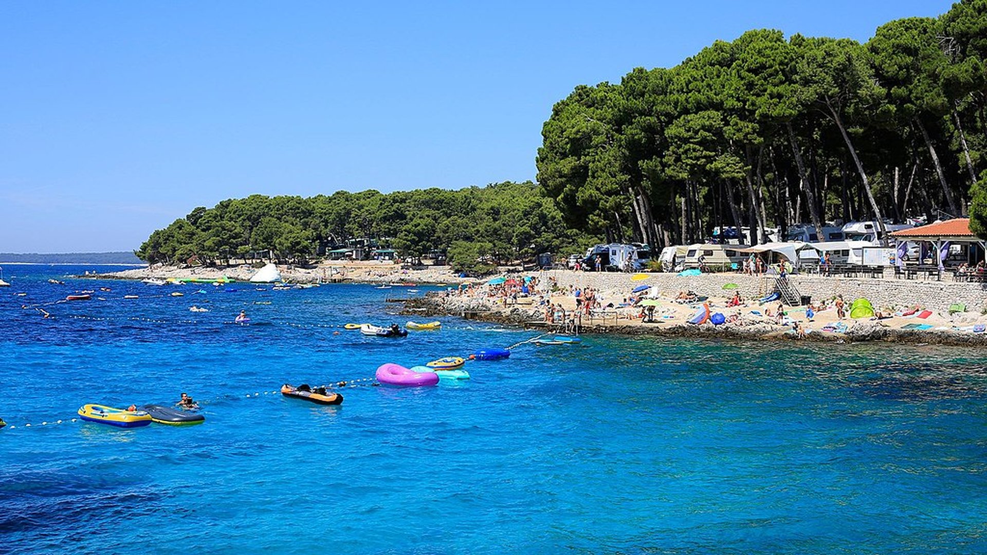 Erholung beim Camping auf Lošinj im Herbst in Kroatien