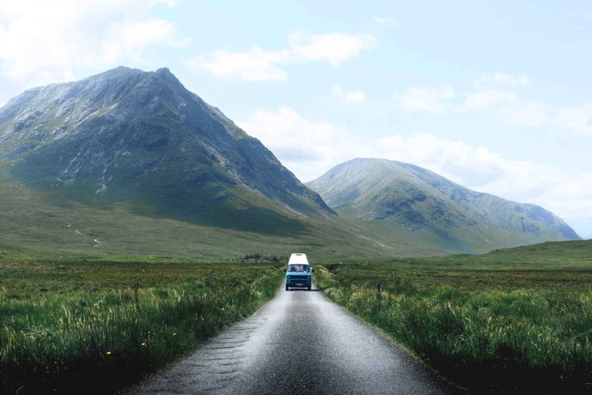 Blauer Camper in UK, urlaub 2020