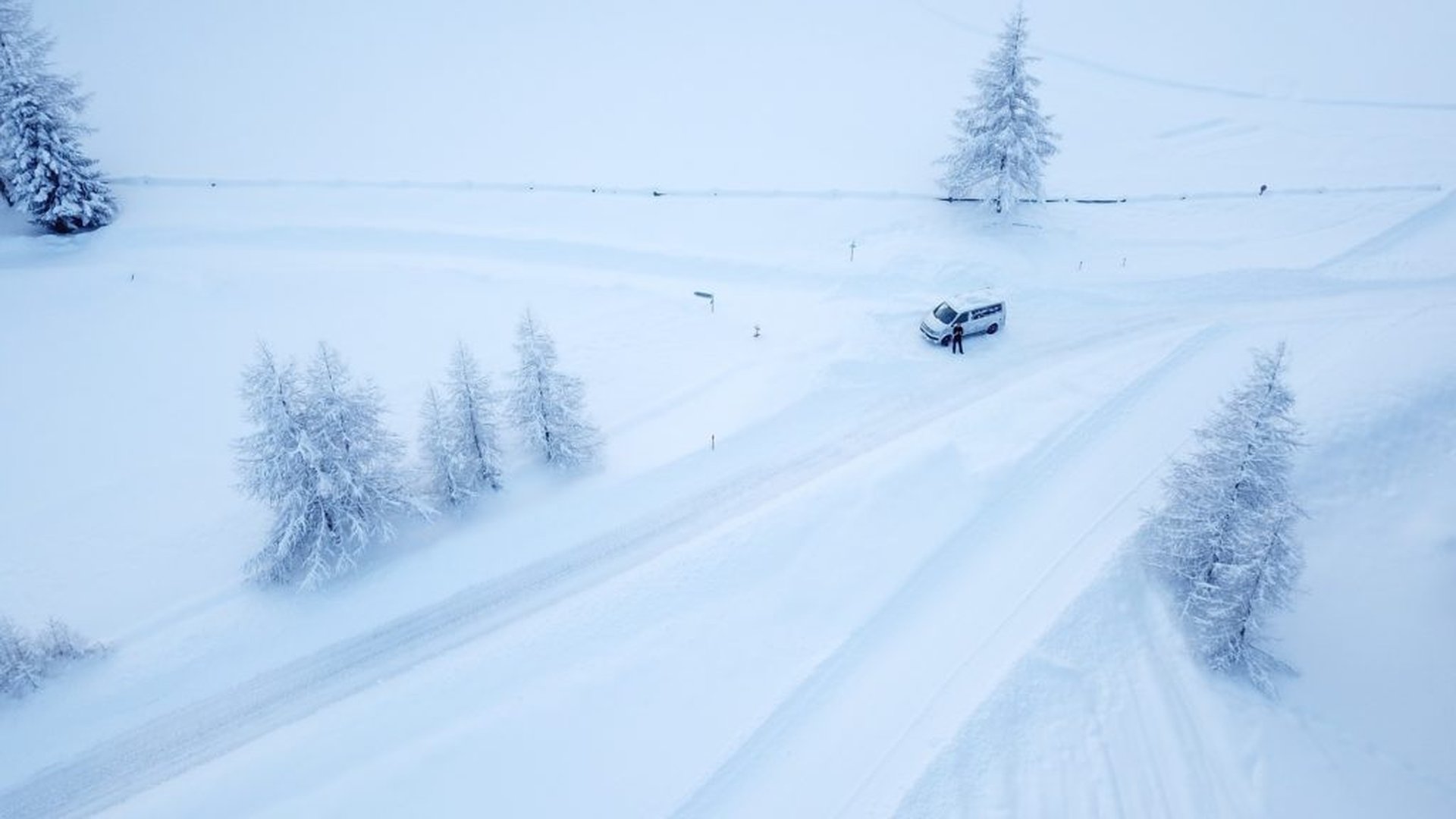 Camper Van VW Bus Schnee
