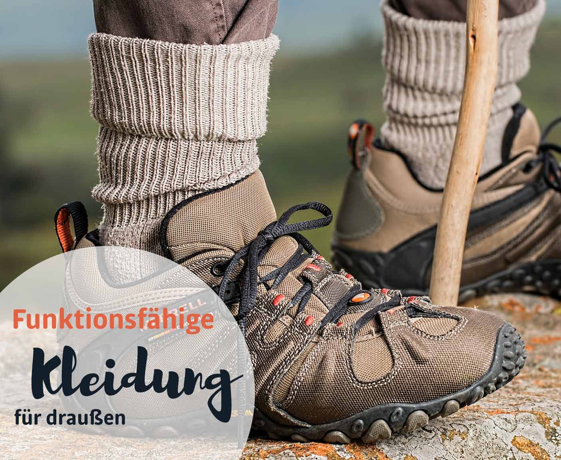 Outdoor funktionsfähige Schuhe und Socken beim Wandern, Packliste Camping mit PaulCamper