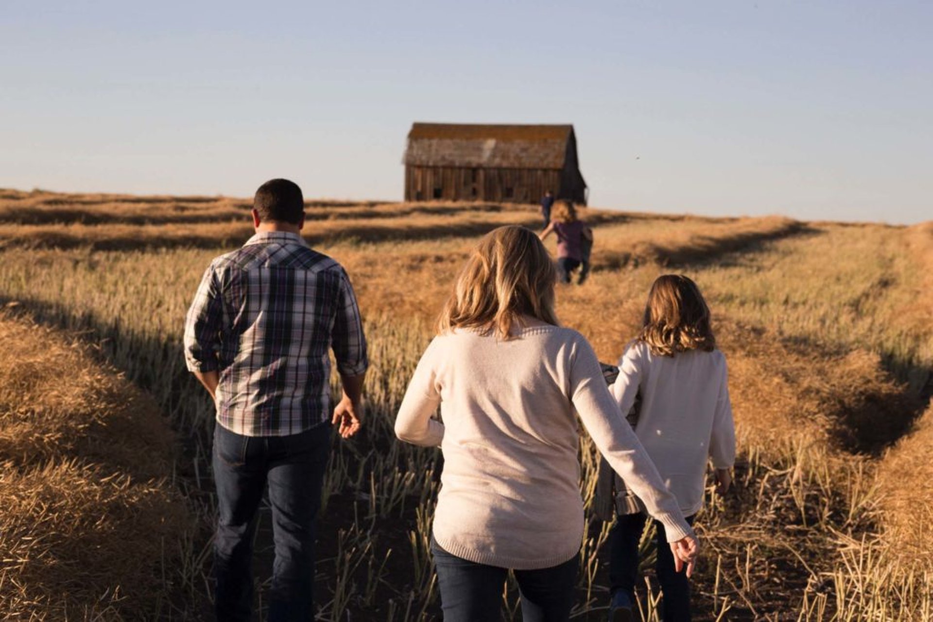 Wohnmobil Checkliste Familie durchs Feld