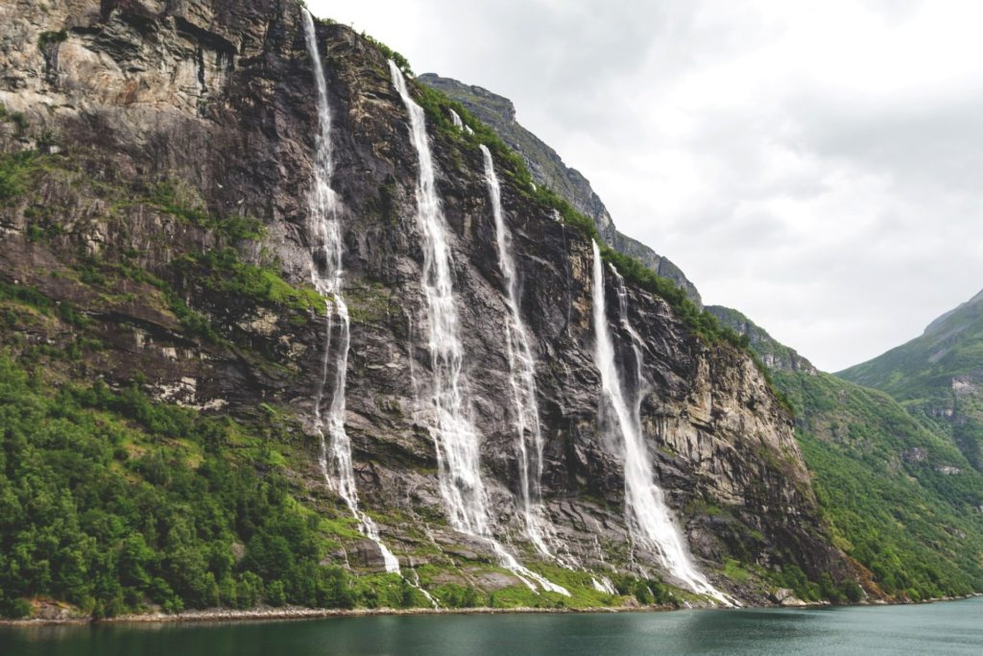 Wohin mit dem Wohnmobil im August: 11 Reiseziele mit Campingplätzen