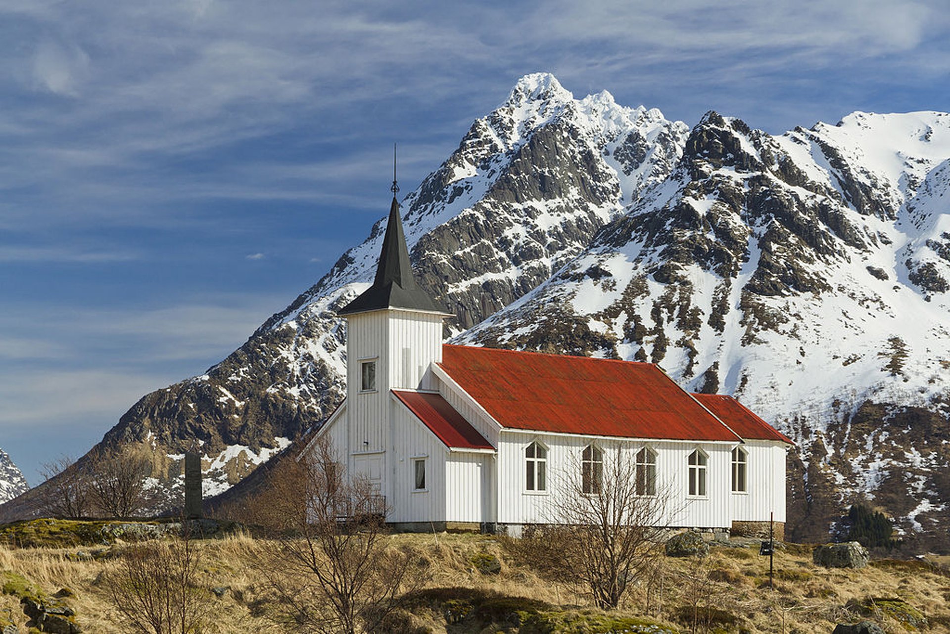 Malerische Kirche auf Lofoten Rundreise