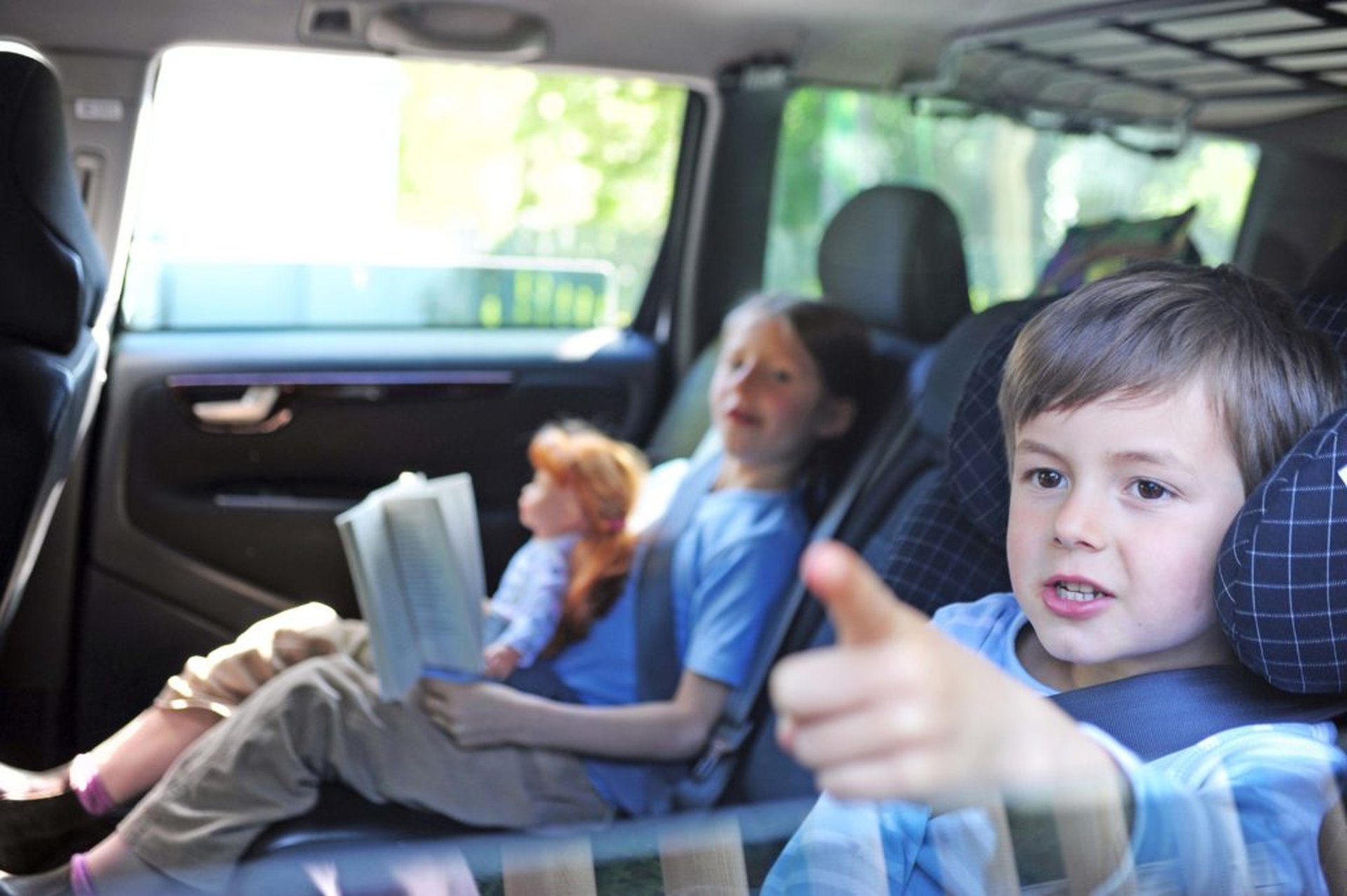 Spiele für unterwegs - Kinder im Auto