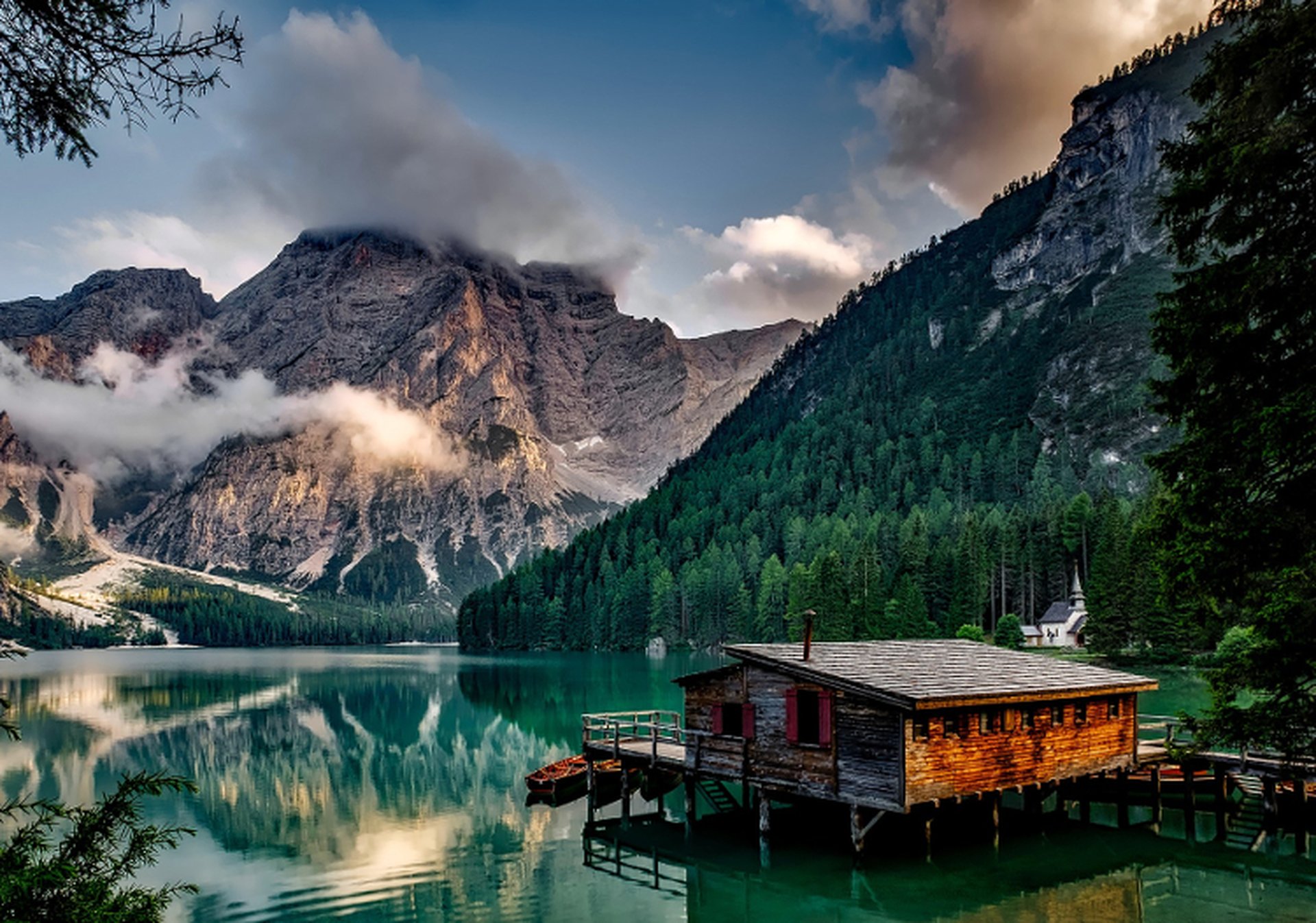 Camping in Italien am Pragser See