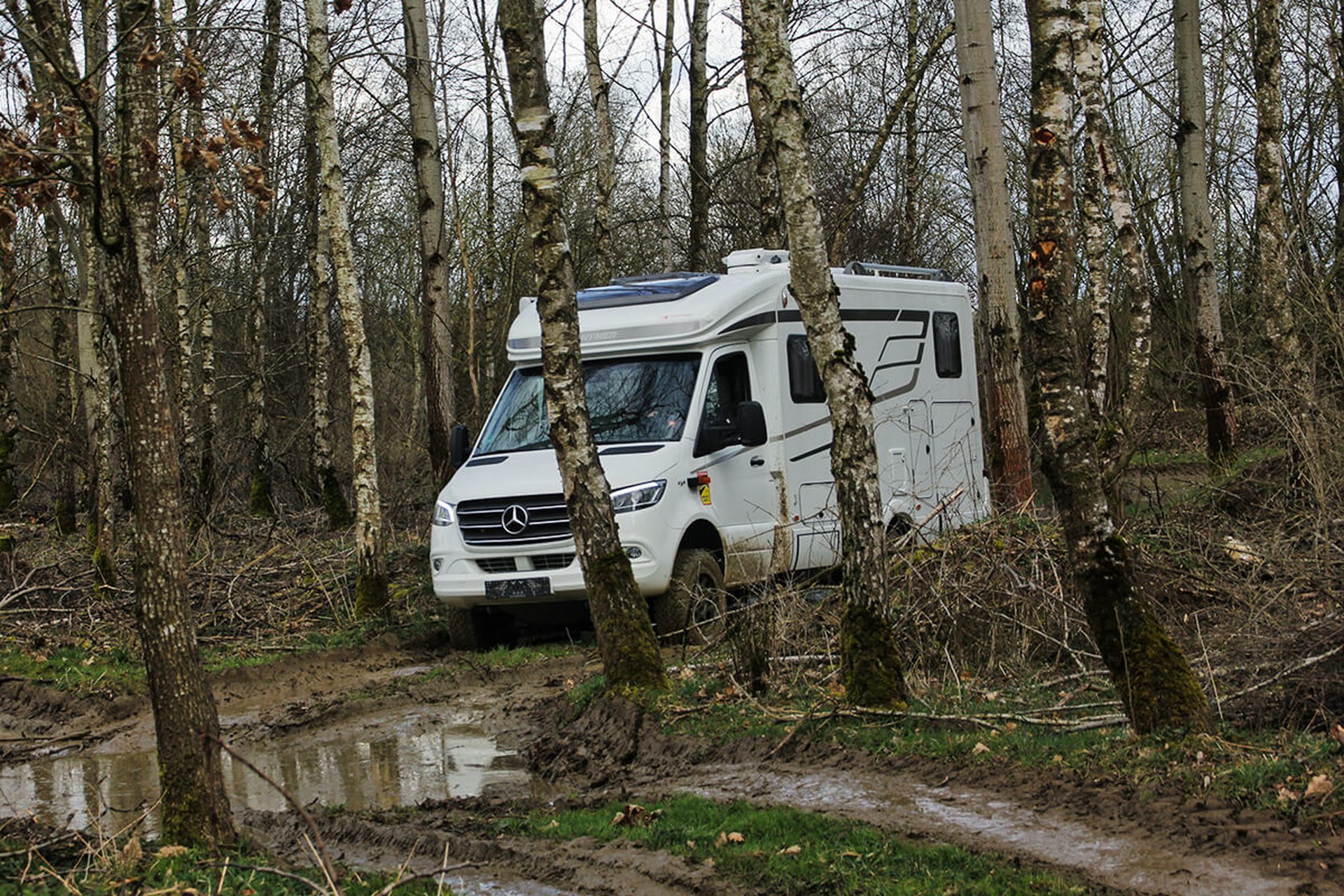 Avontuurlijk offroad kamperen: ontdek ruige terreinen met een 4×4-camper