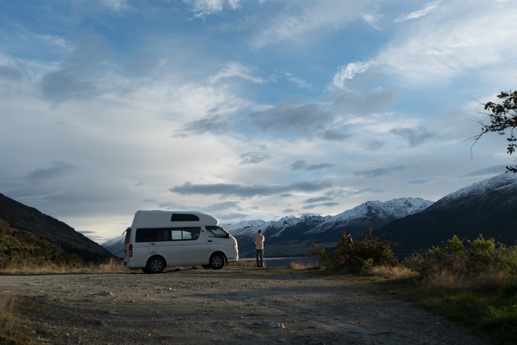 Motorhome parked overlooking a scenic NZ lake, ready for a Kiwi road trip.