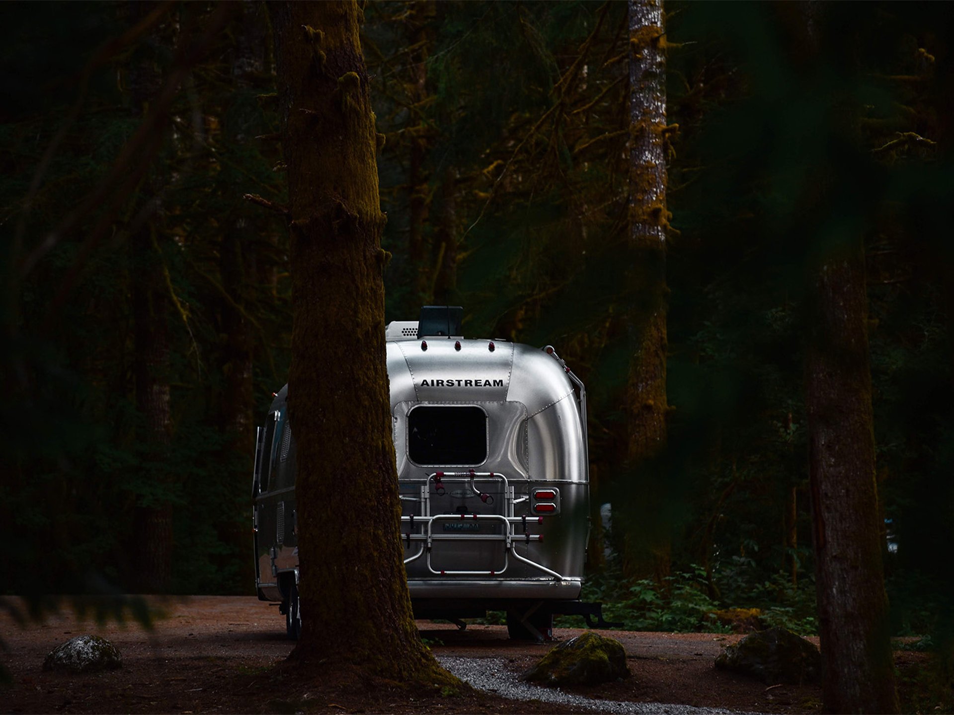 Camping Header: 5 Vorteile einer Anhängerkupplung am Wohnmobil