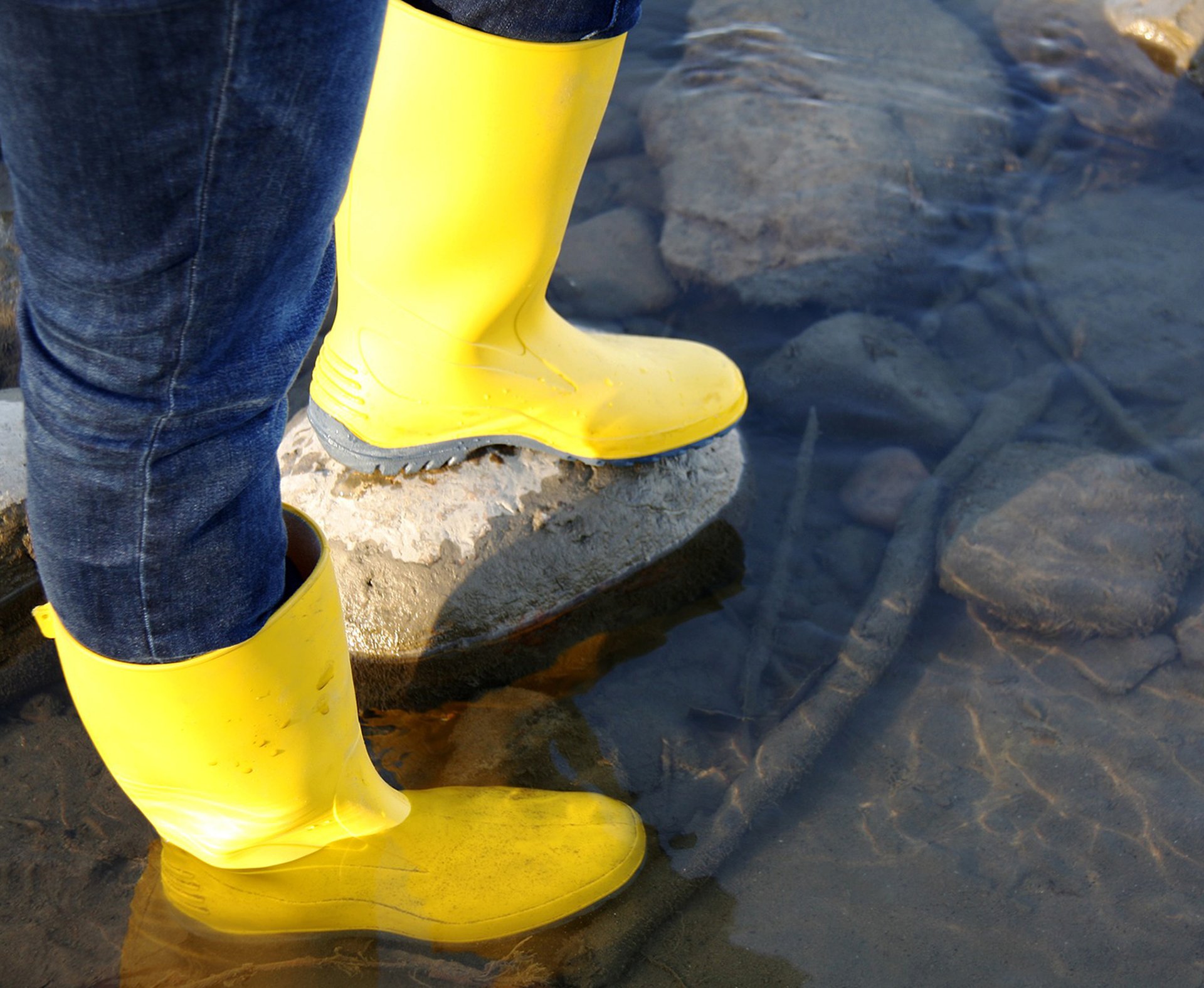 gelbe Gummistiefel gegen Winterdepression