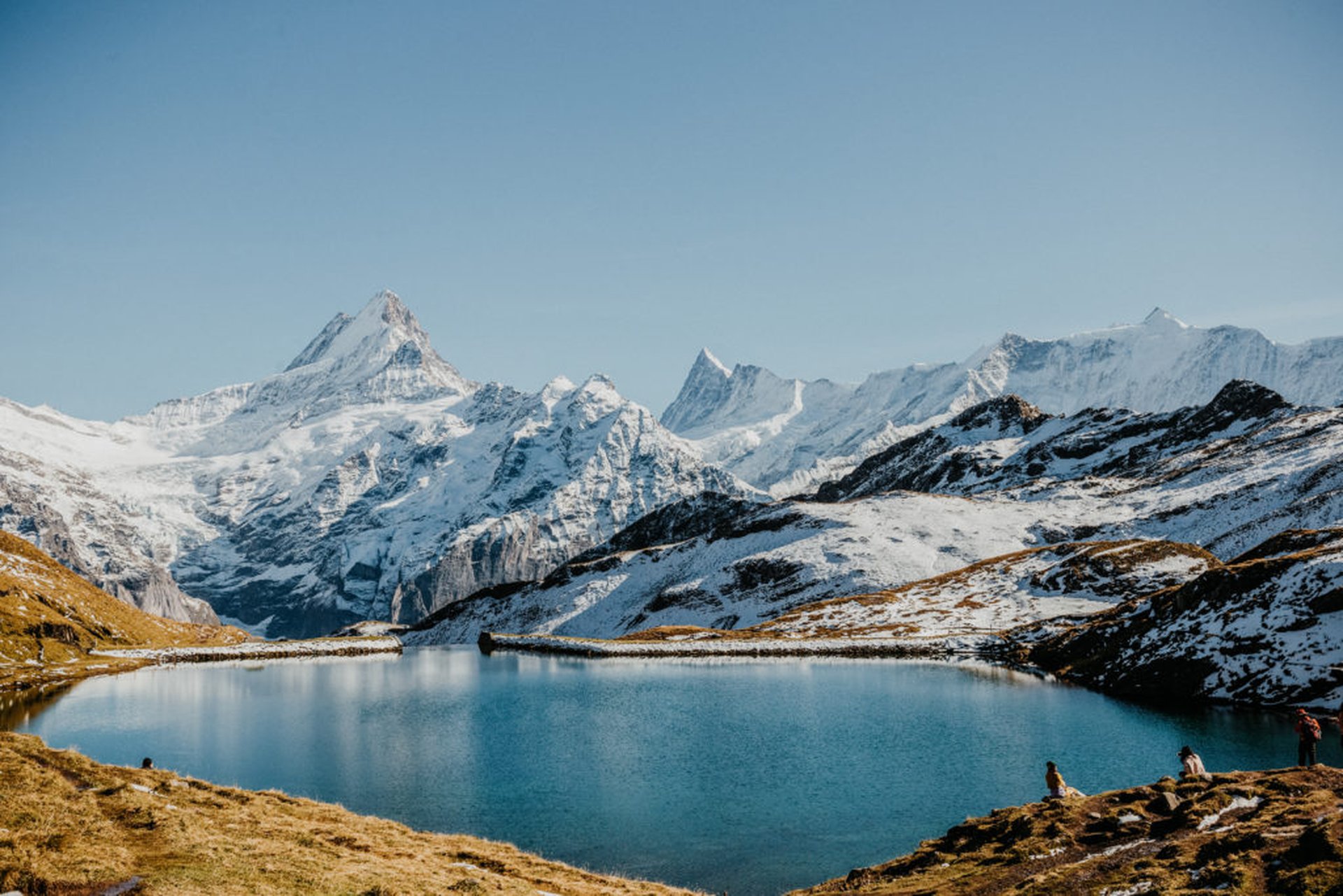 Berge mit See in der Schweiz Kurztrip