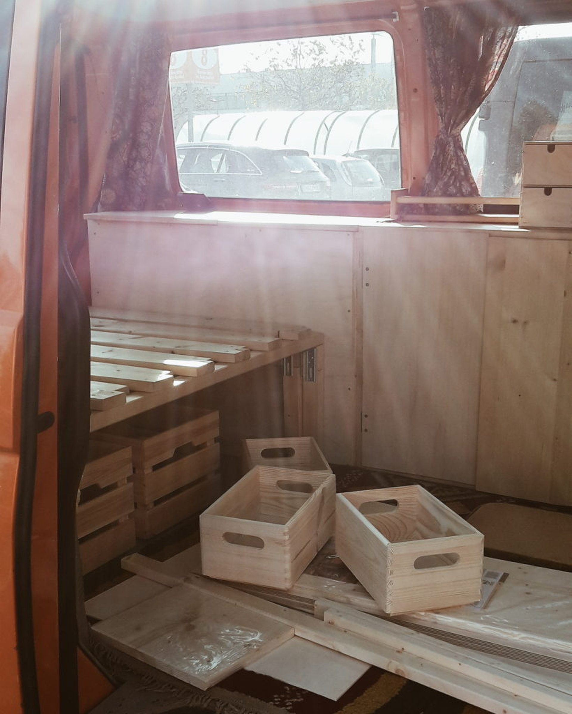 VW T5 ausbauen - Van Ausbau mit Holz