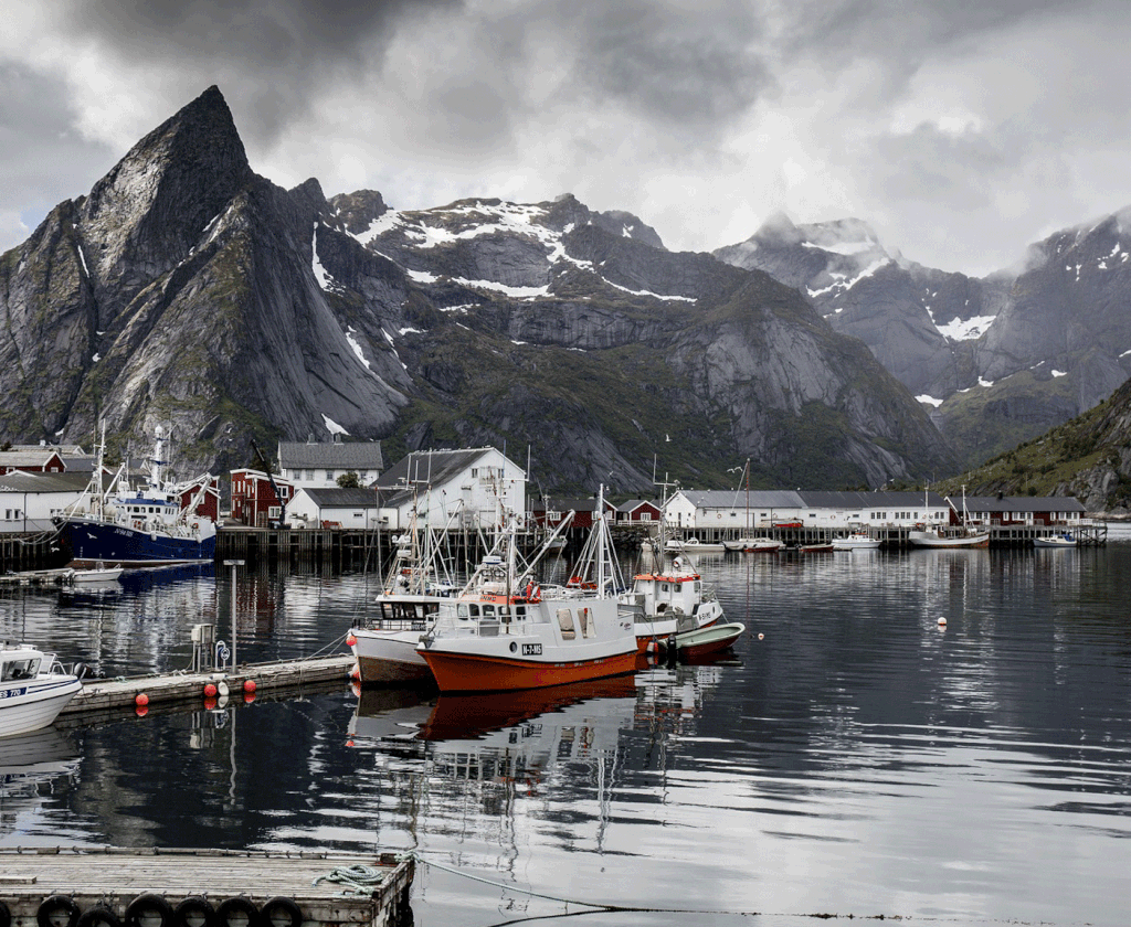 Lofoten-Reise: Traumhafte Fjordlandschaft, Camping &  Wanderlust.