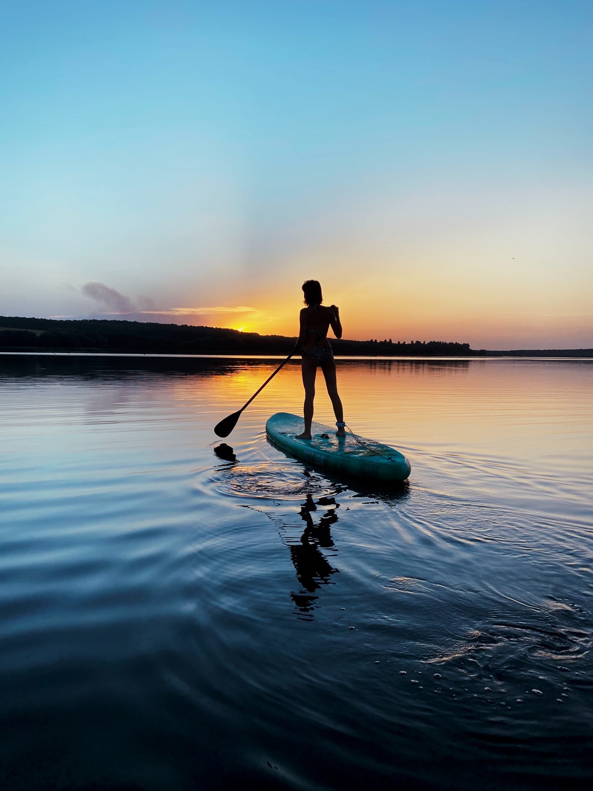 Stand-up-Paddle Sonnenuntergang See