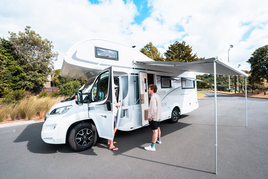 Campervan & motorhome hire from Auckland Airport: Land and drive straight away