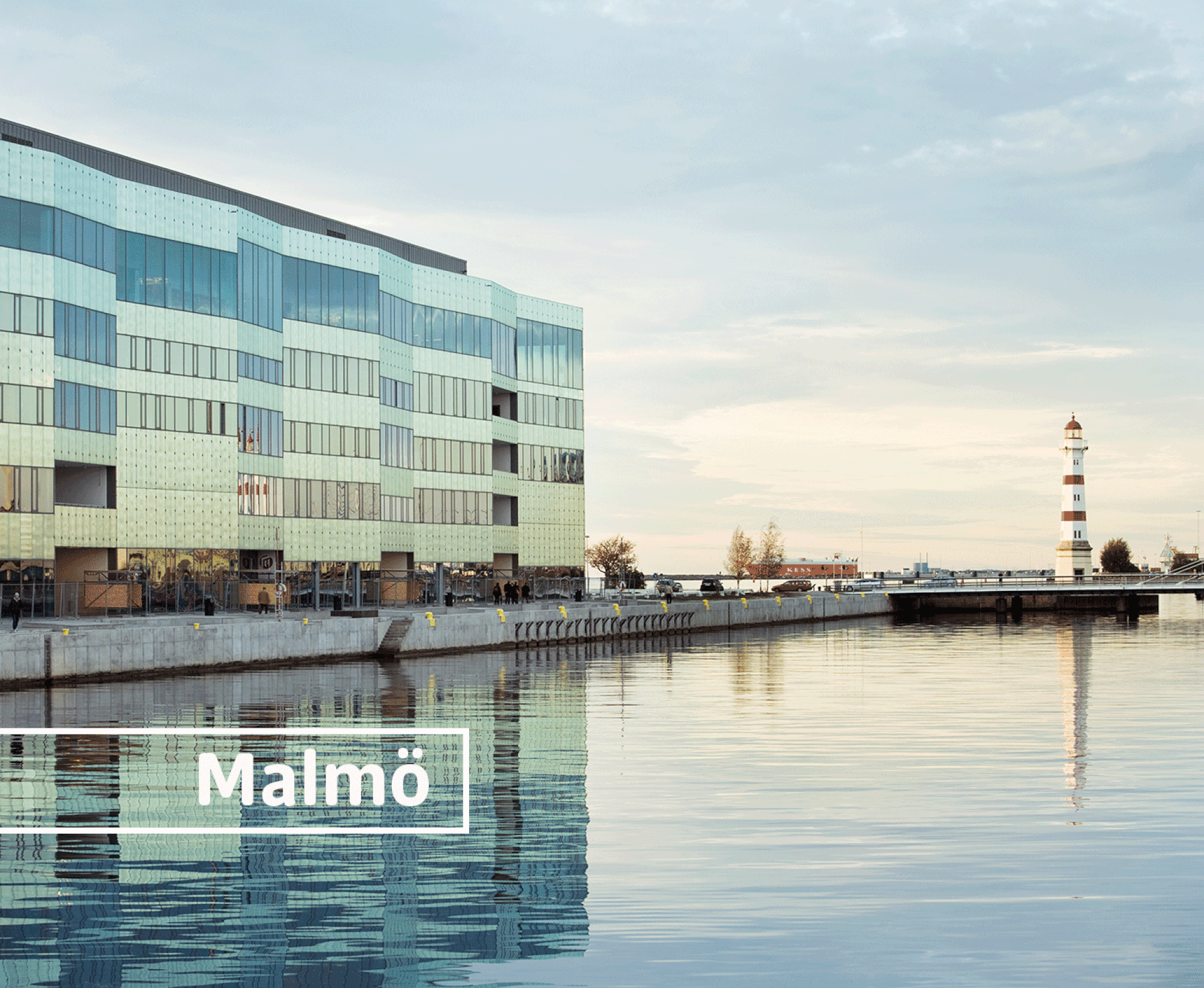Glashaus neue Architektur im Hafen in Malmö und Leuchtturm