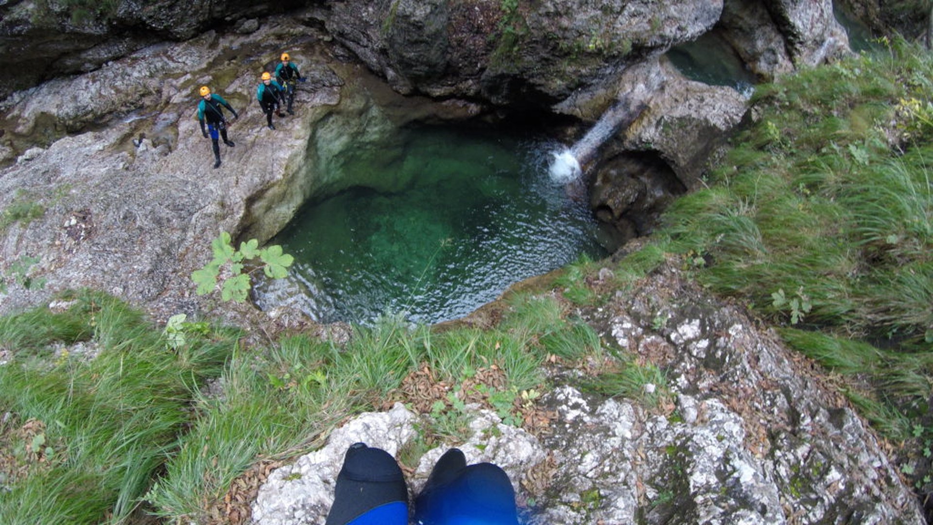 Canyoning in Slowenien Sprung von Felsen