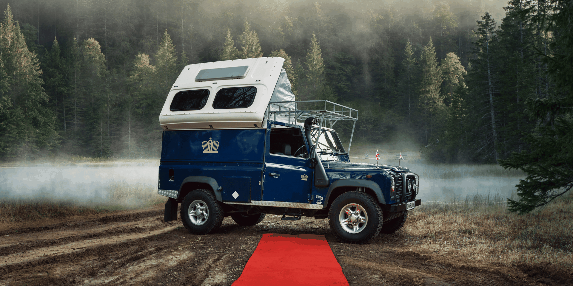 Campervan trip in the UK: rolling hills and winding roads await your next royal adventure.