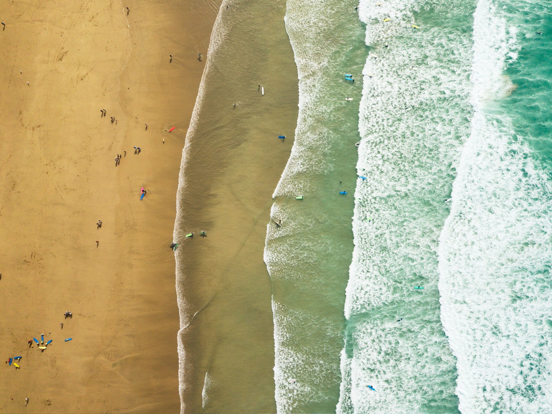 Surfvakanties in Engeland: Cool surfen in Cornwall - louis reed gWoDvJzLbNI unsplash