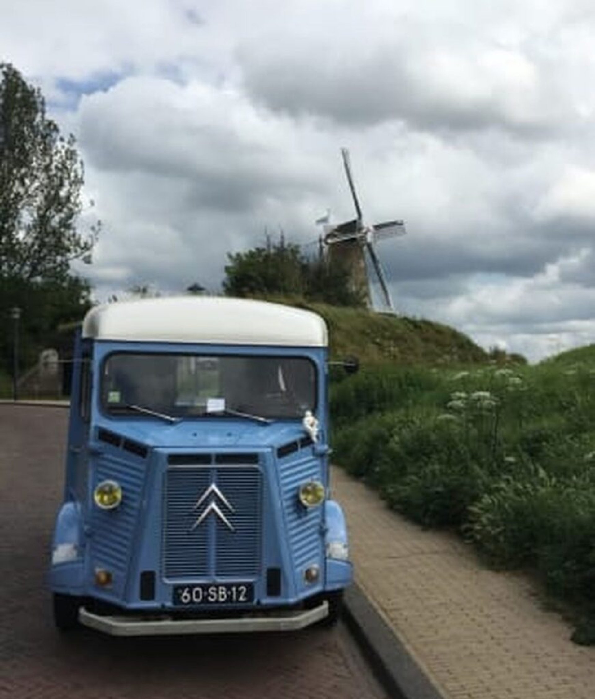 Valentinsgeschenk: Ein romantischer Ausflug im Oldtimer-Wohnmobil