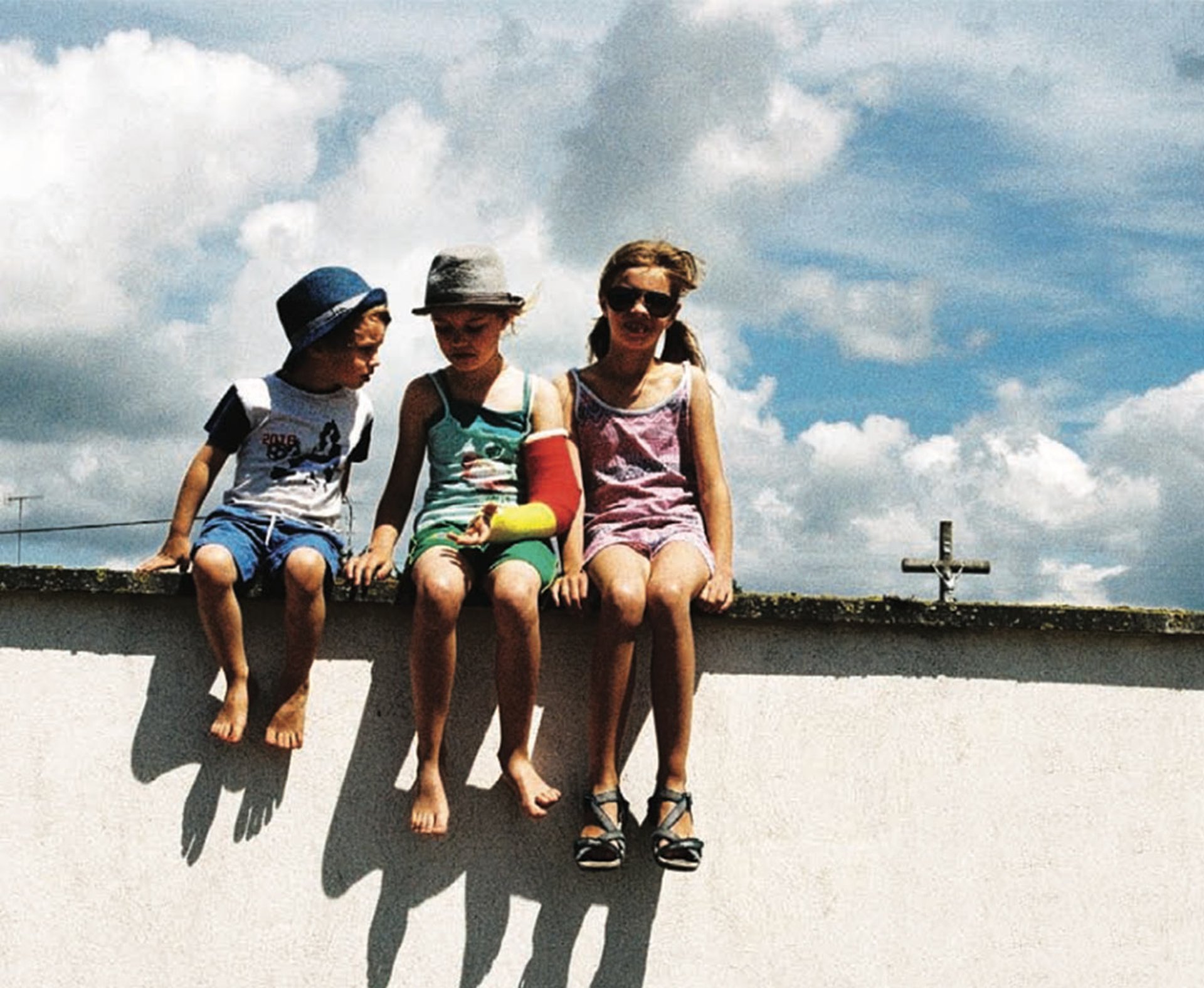 Moritz' Familie auf Frankreich-Campingreise: Wohnmobil, Natur & unvergessliche Momente.