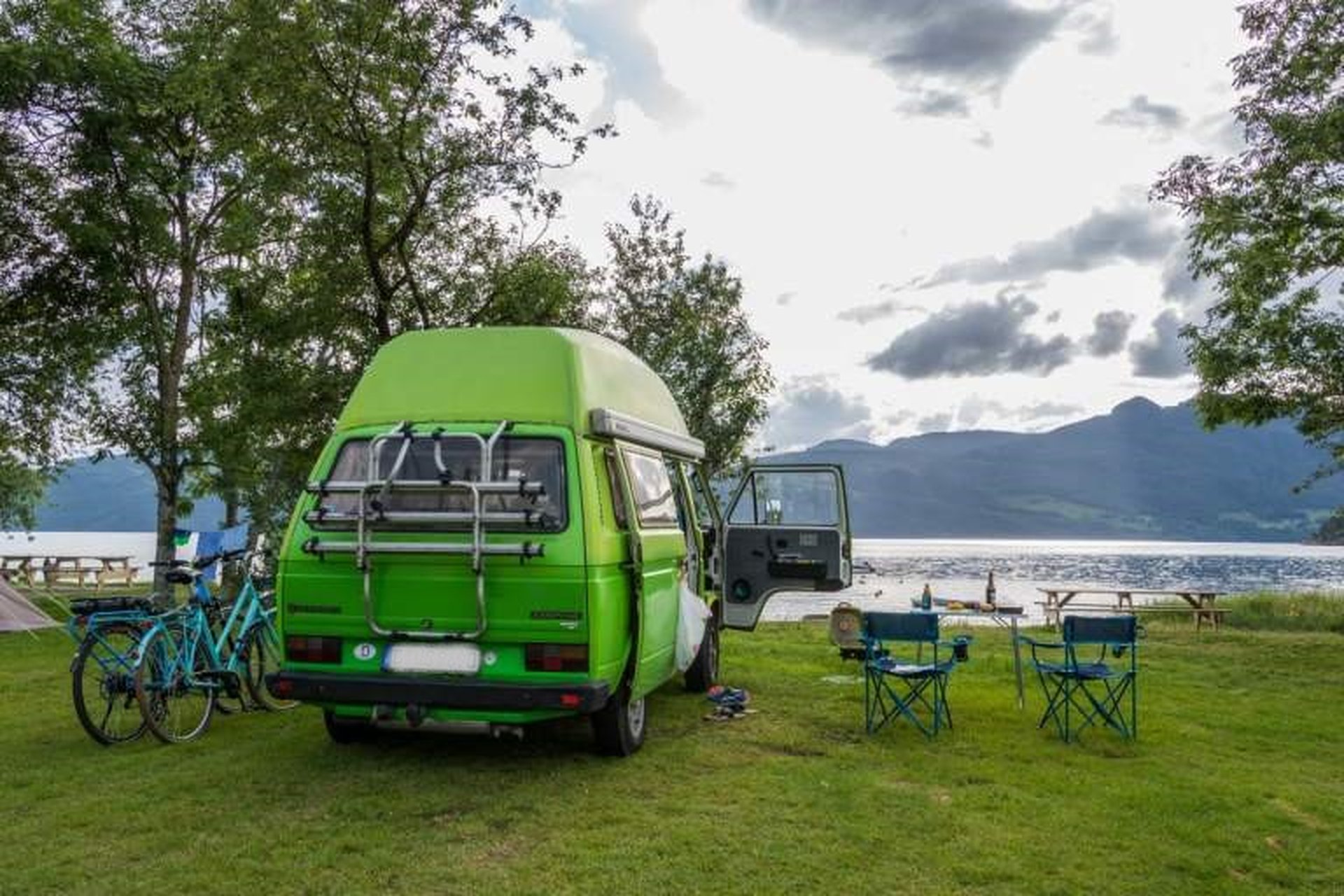 Der VW T3 Westfalia an einem beschaulichen See