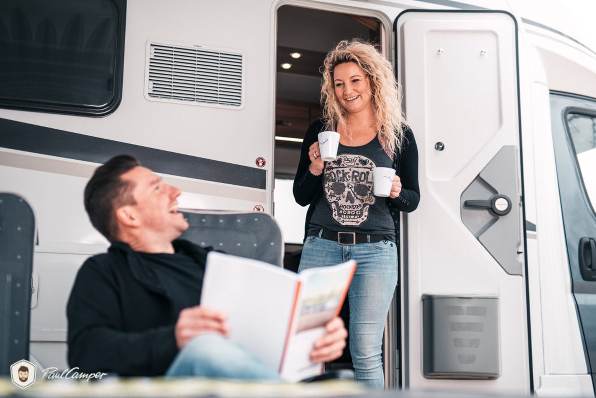 Wohnmobil PaulCamper Vermieter beim Kaffee