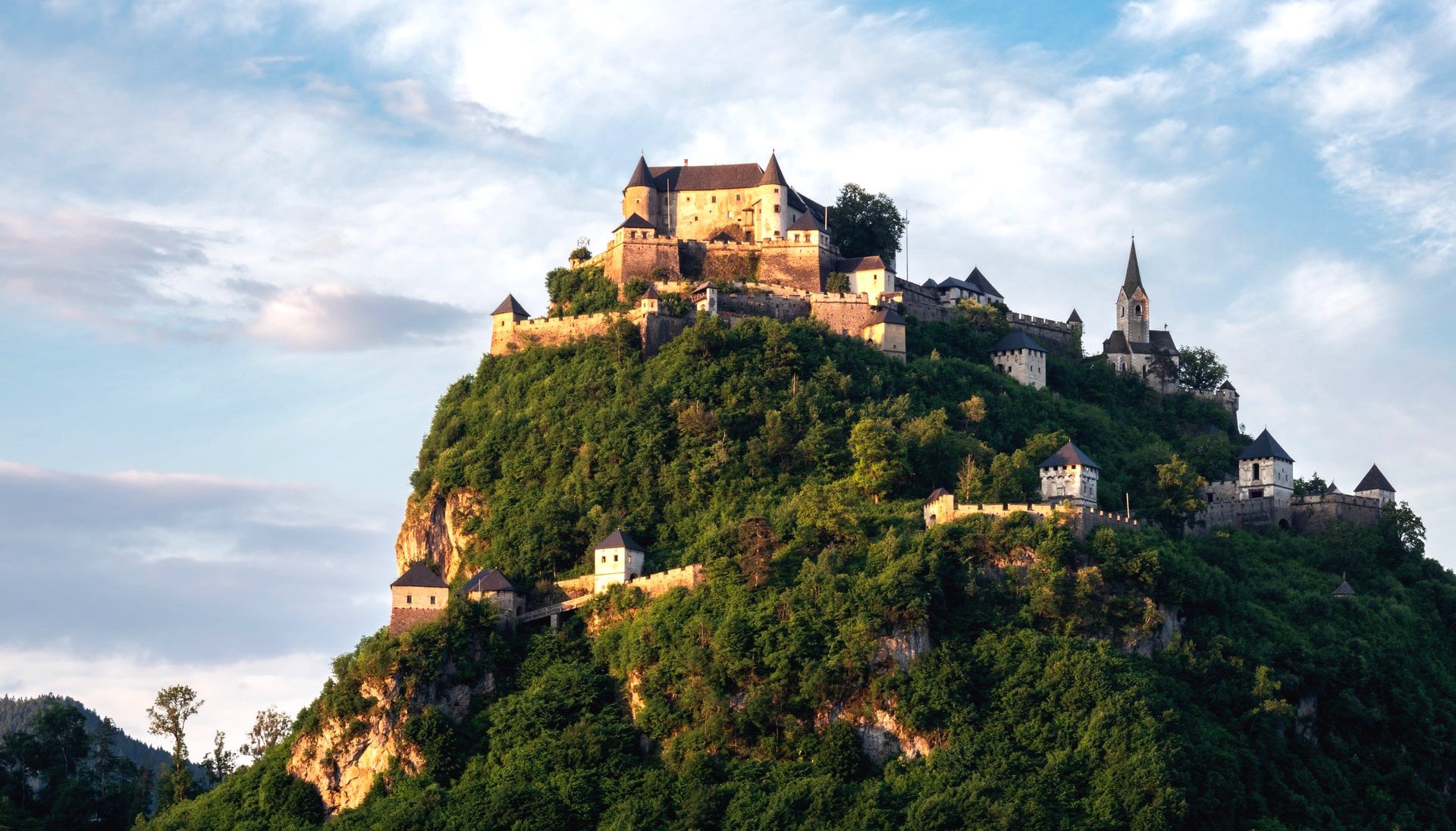 Camping Header: Burgen und Schlösser in Österreich