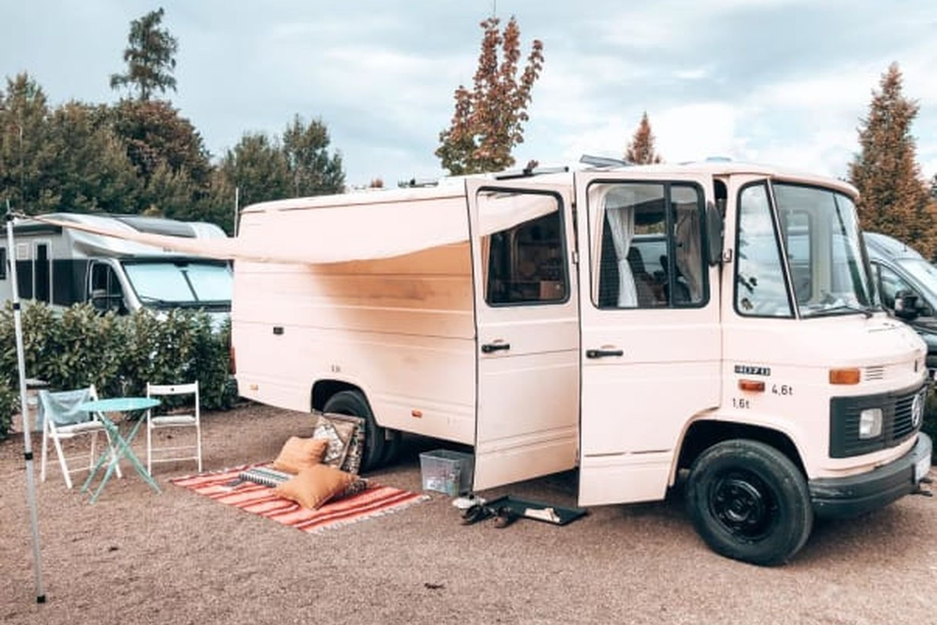 Valentinsgeschenk: Ein romantischer Ausflug im Oldtimer-Wohnmobil