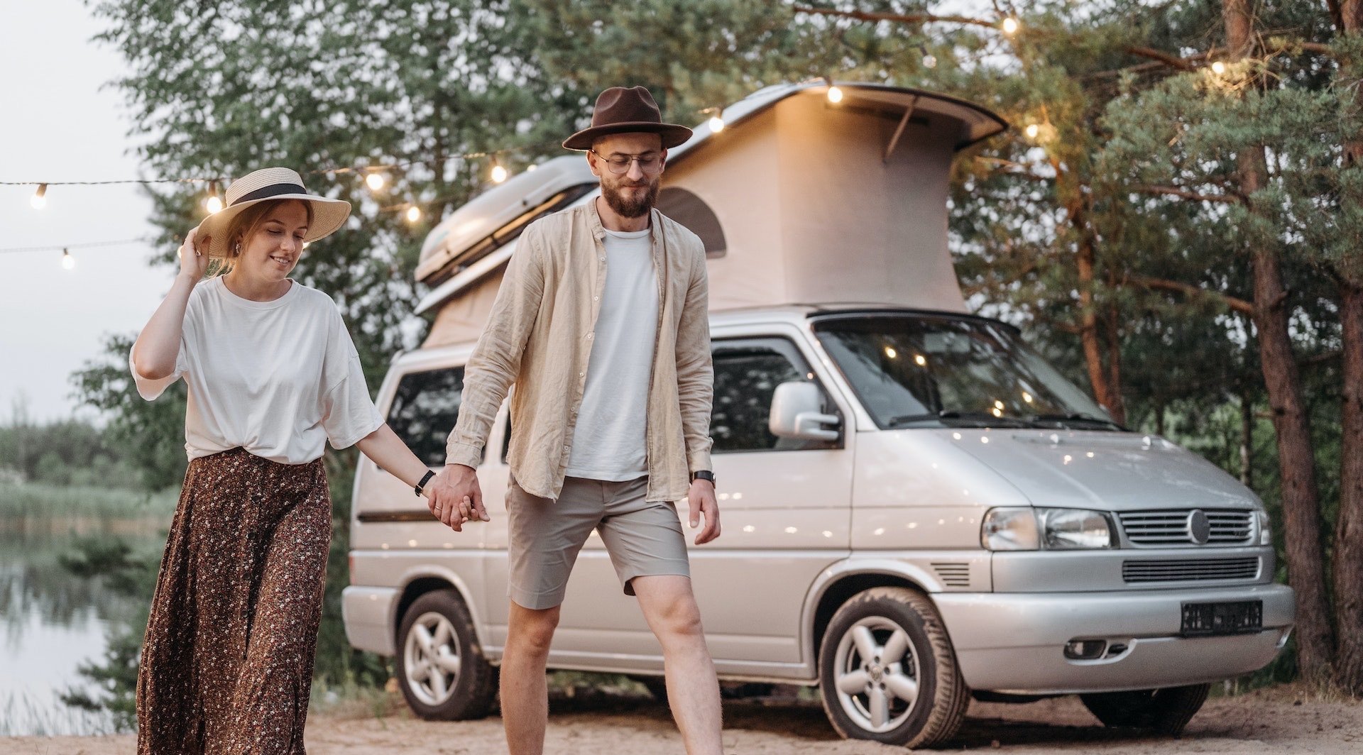 Dein Last-Minute Campingurlaub in Deutschland: Wohnmobil am See,  Zelte im Wald –  Entspannung pur!