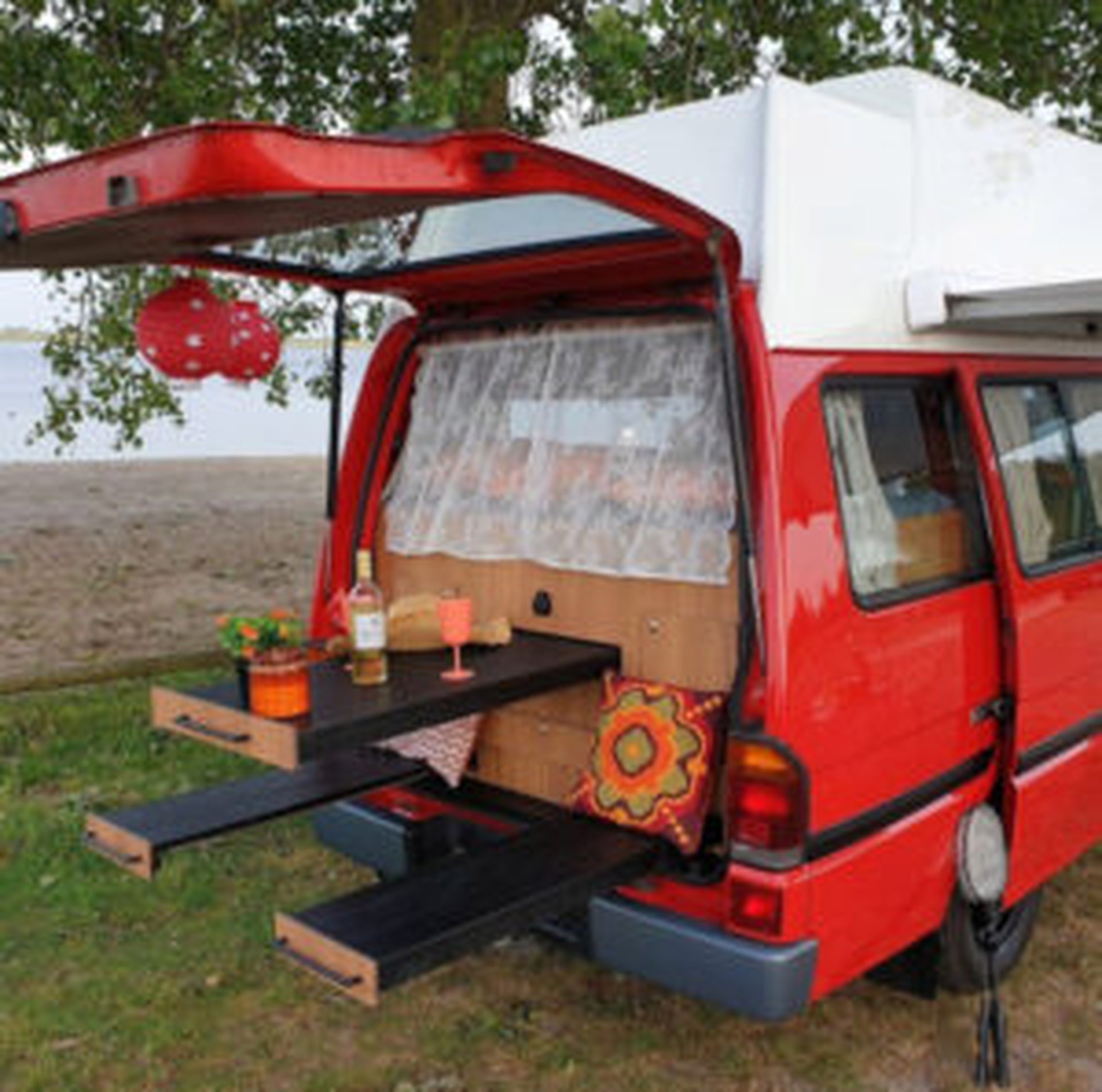 Retro buscamper uit Kampen