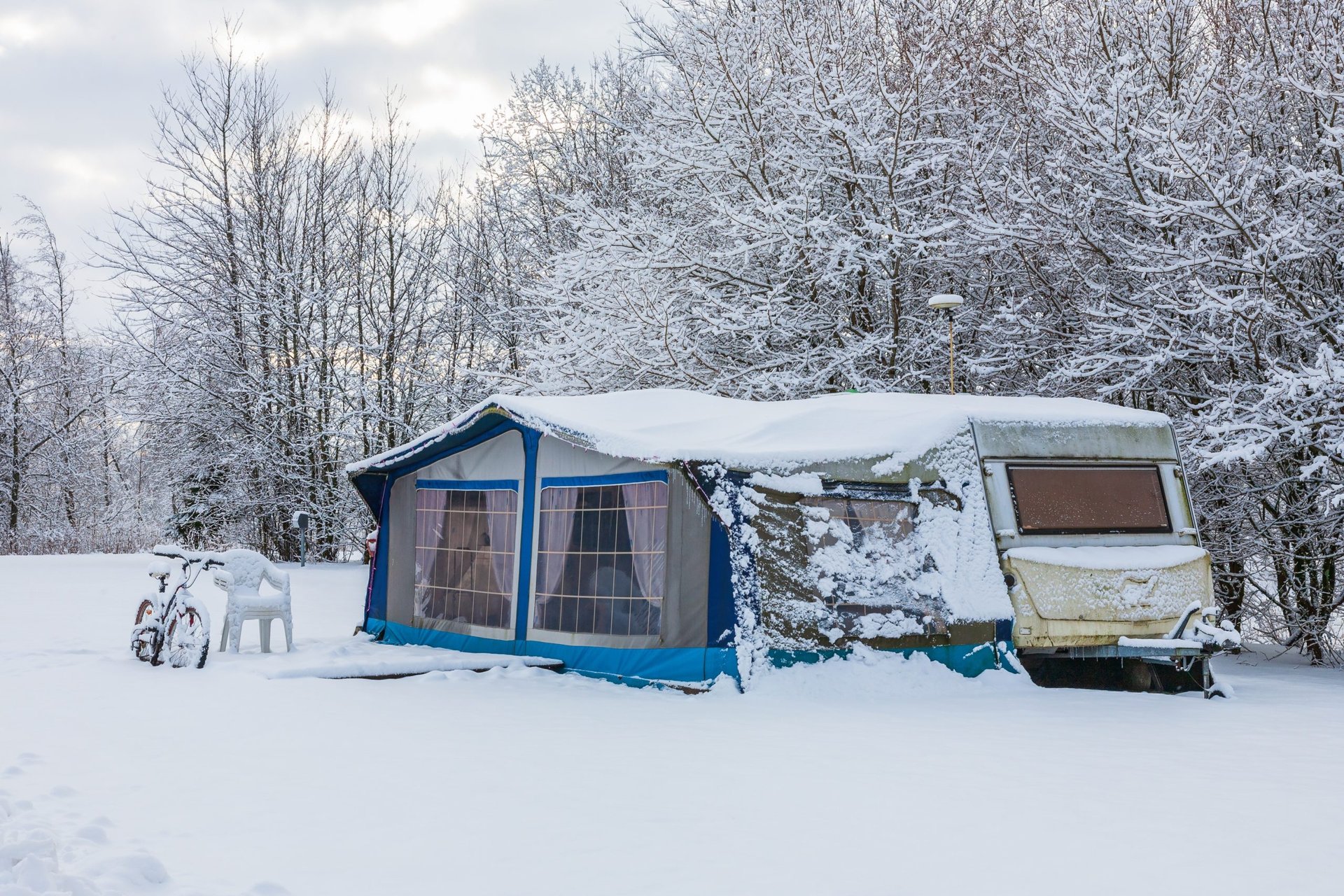 Wohnwagen Vorzelt Wintercamping Austrüstung