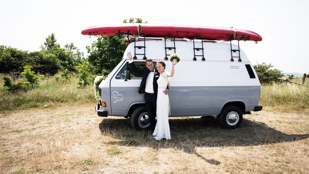Sara & Jan: Ihre Camper-Hochzeit in Frankreich!  Liebe, Abenteuer & Bulli-Romantik.