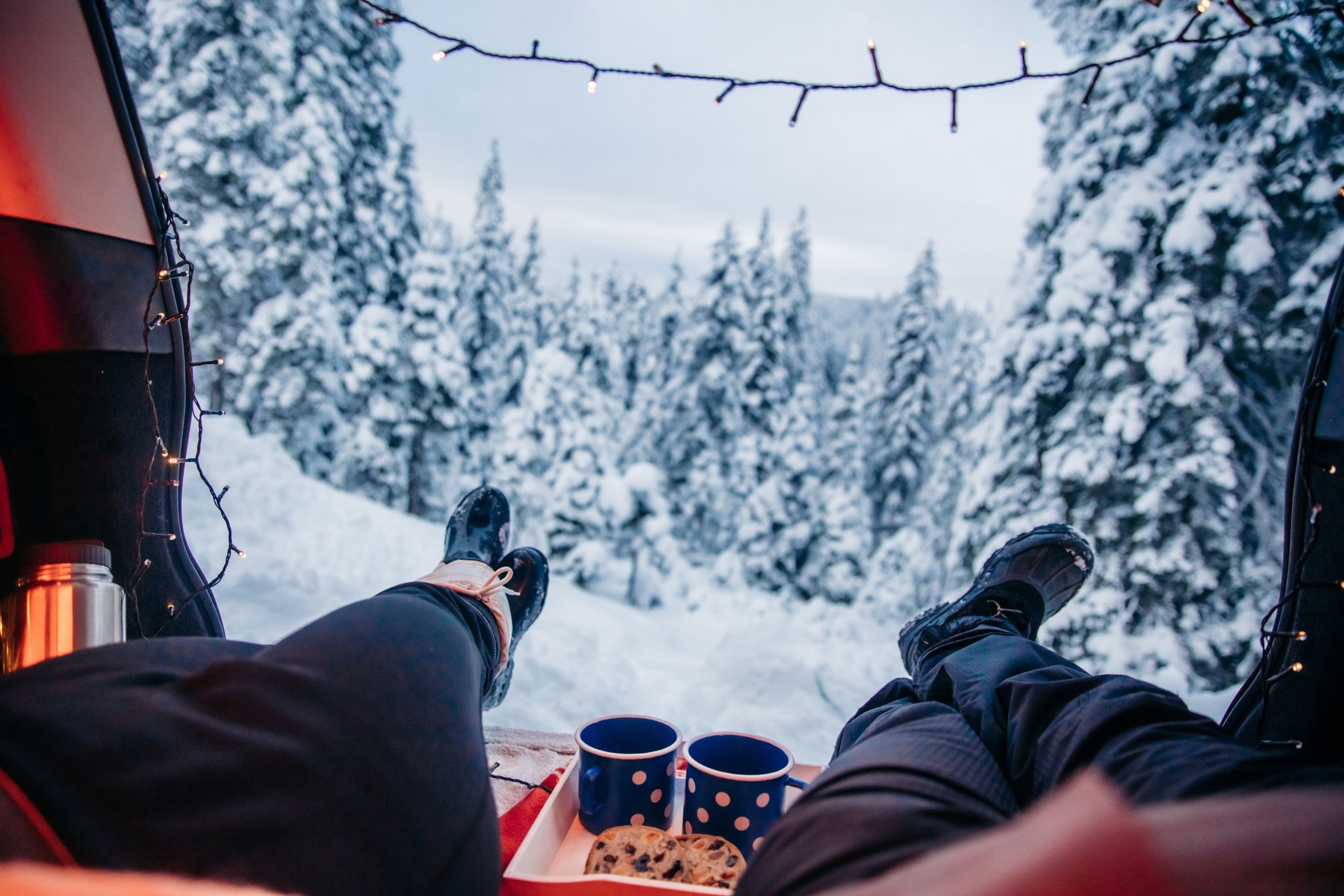 Wintercamping Schnee Berge Winterlandschaft