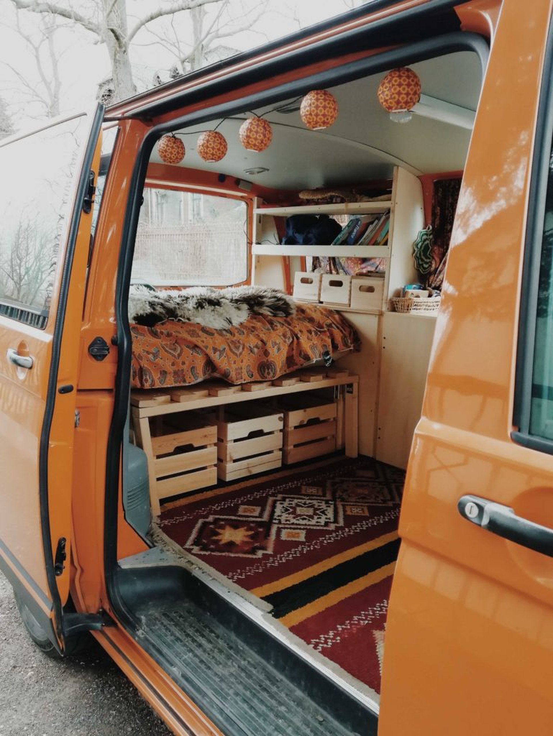 VW T5 ausbauen - Van Ausbau mit Holz