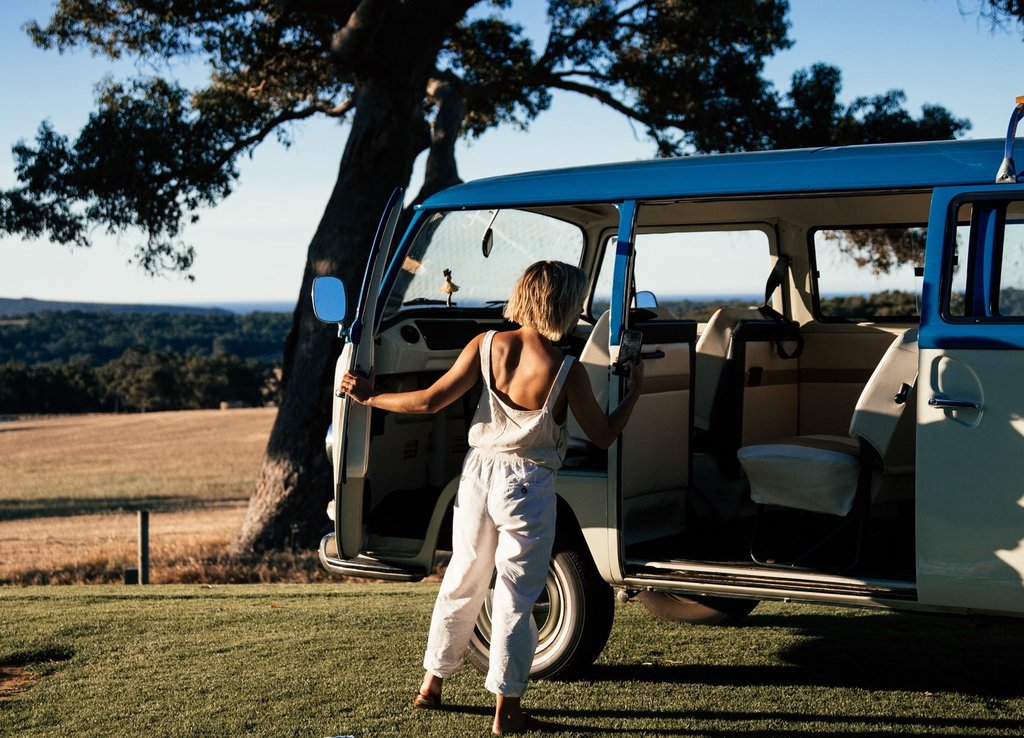 Brandenburg-Camping:  Dein Urlaub zwischen See und Wald.  Wohnwagen, Natur & Abenteuer!